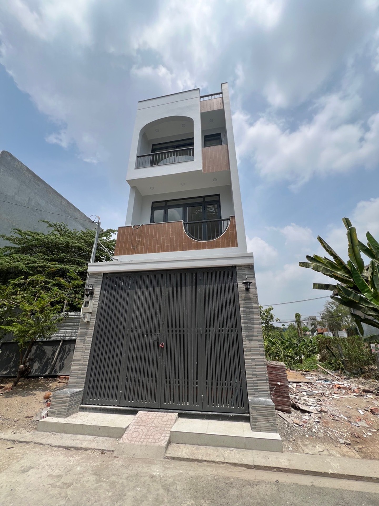 NHÀ MỚI 4 TẦNG 4PN - KHU PHÂN LÔ DÂN CƯ ĐỒNG BỘ - SÁT KDC ĐÔNG TĂNG LONG - PHƯỜNG LONG TRƯỜNG, TPHC