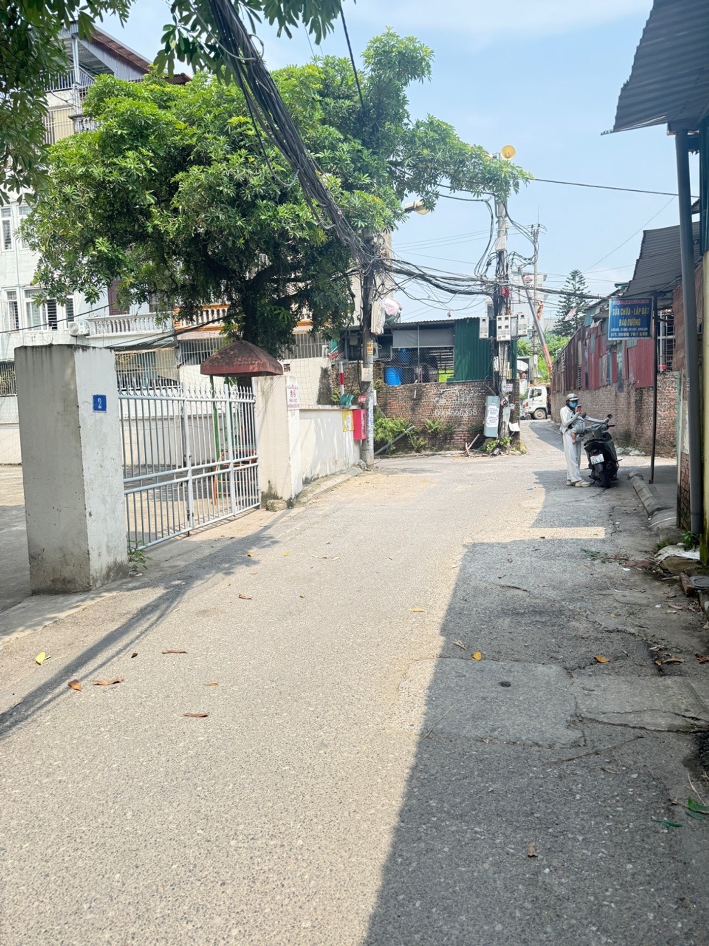 Nhà Ngọc Thụy, Ô Tô Đỗ Sát, Thiết Kế Hiện Đại