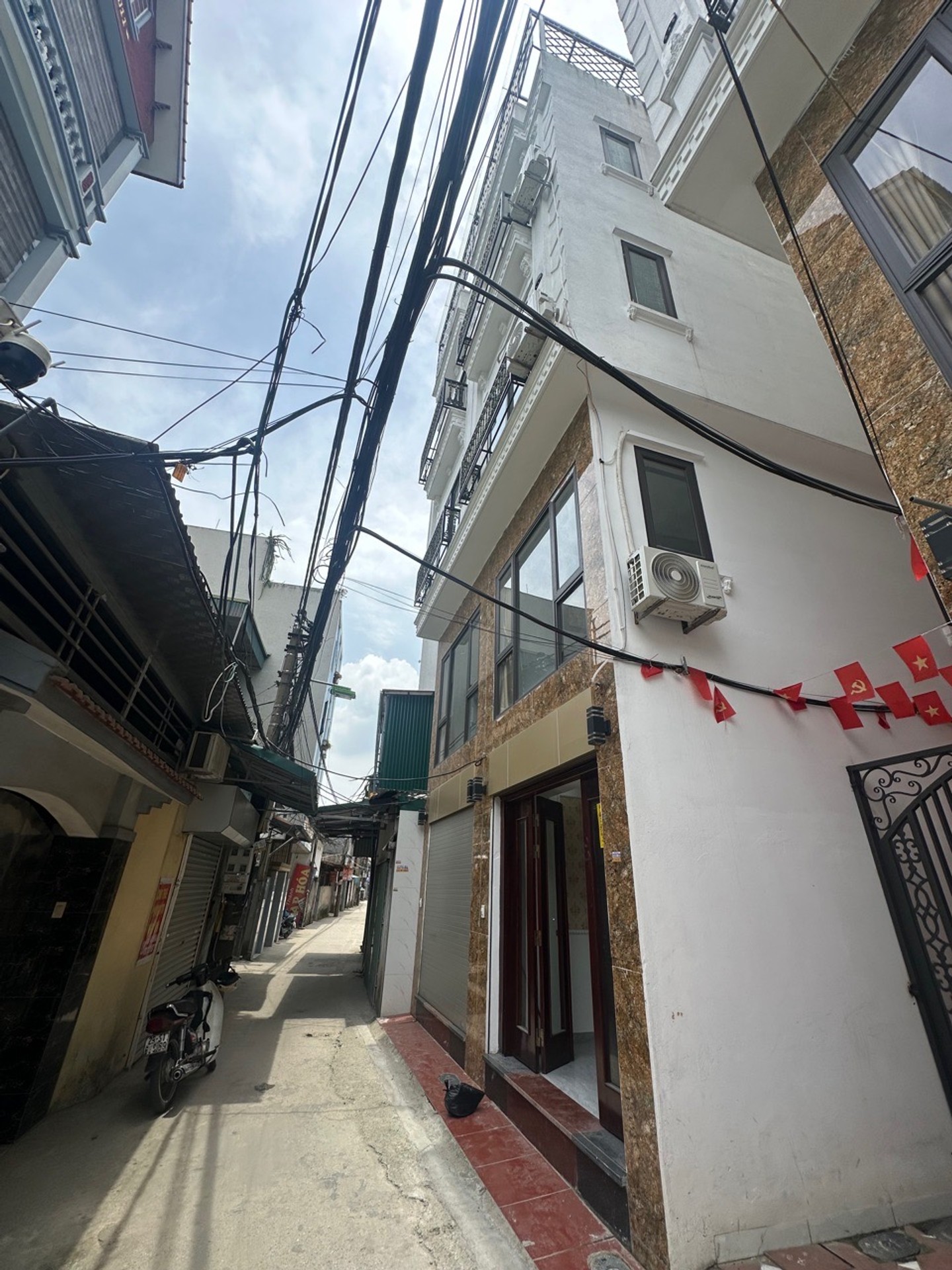 Bán nhà 6 tầng lô góc ô tô đỗ cửa ở Phú Diễn