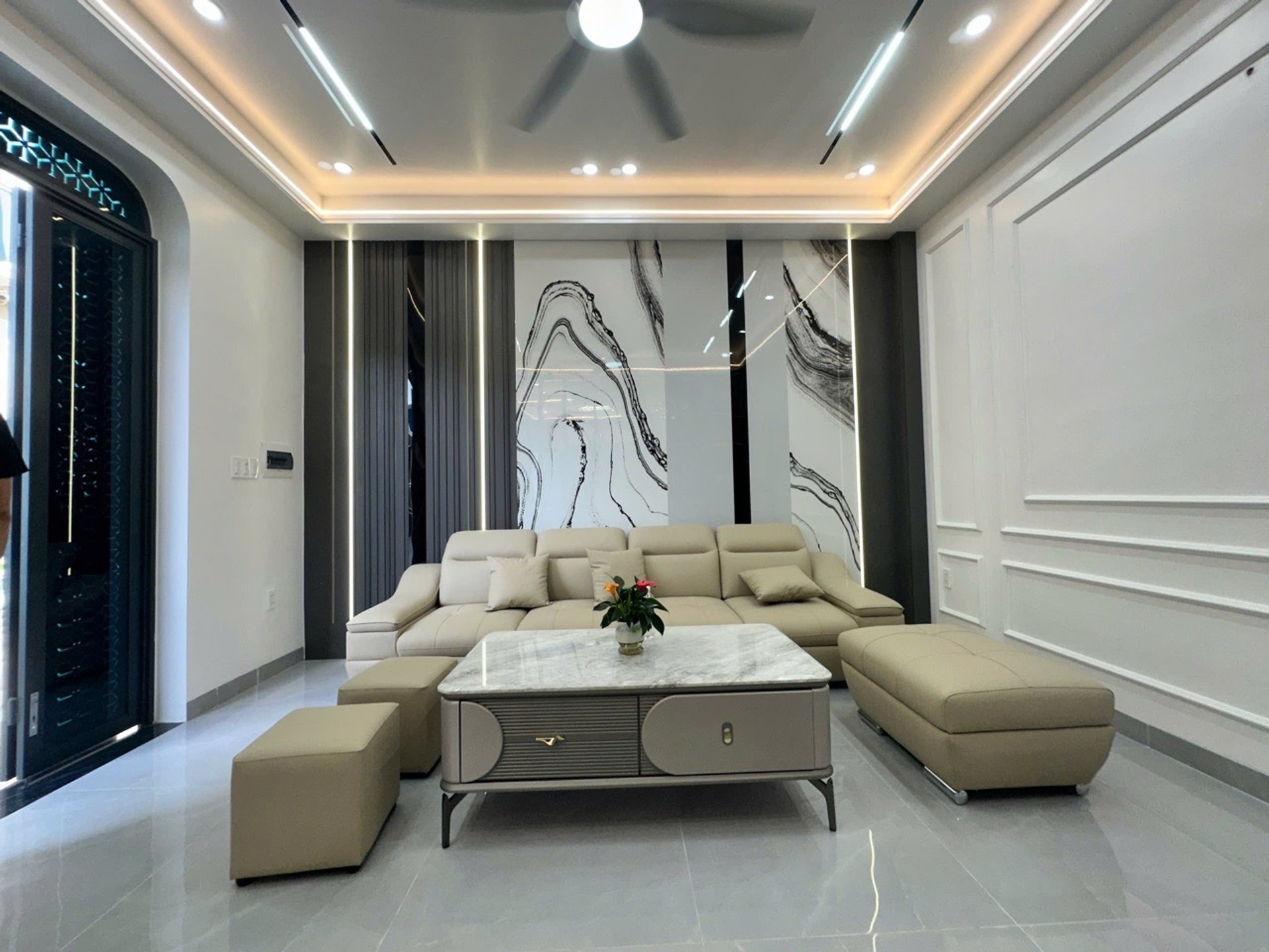 Nhà phố đón ô tô - TDP Kiều Trung sầm uất