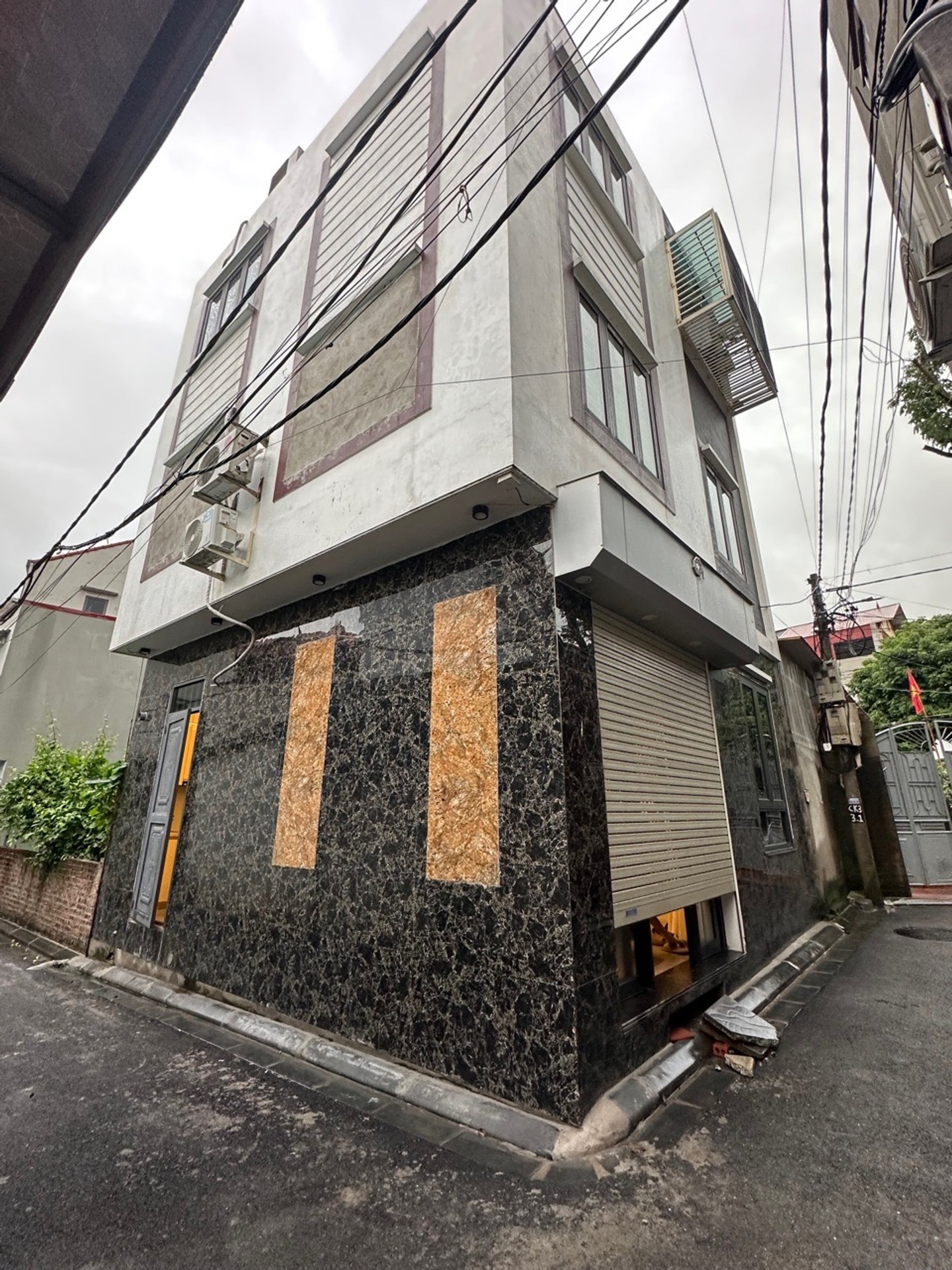 Nhà 3 tầng lô góc hướng Nam, diện tích 40m² tại xã Nguyên Khê, giá hợp lý