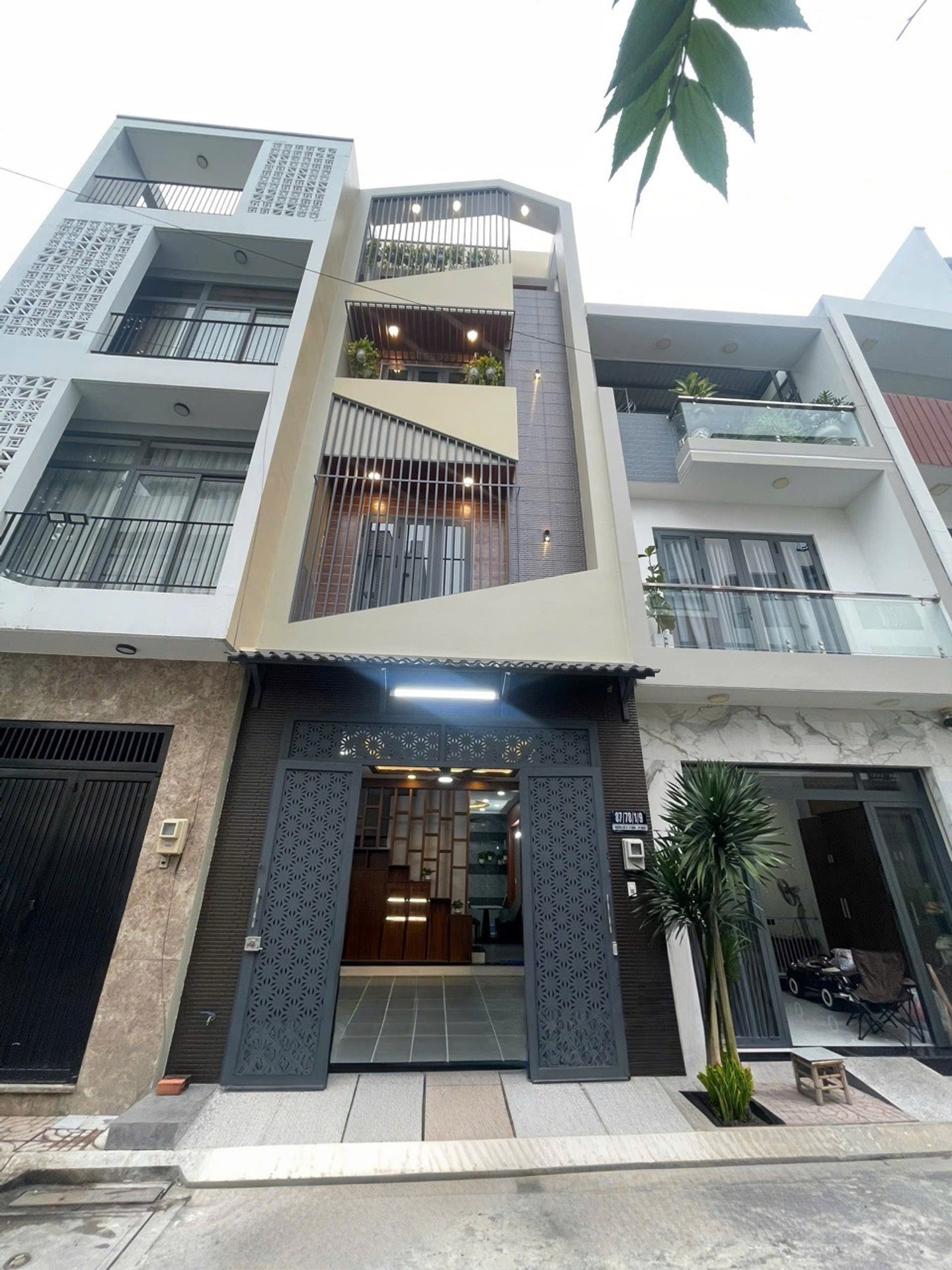 Nhà 4 tầng đẹp, giá tốt tại Bình Hưng Hoà