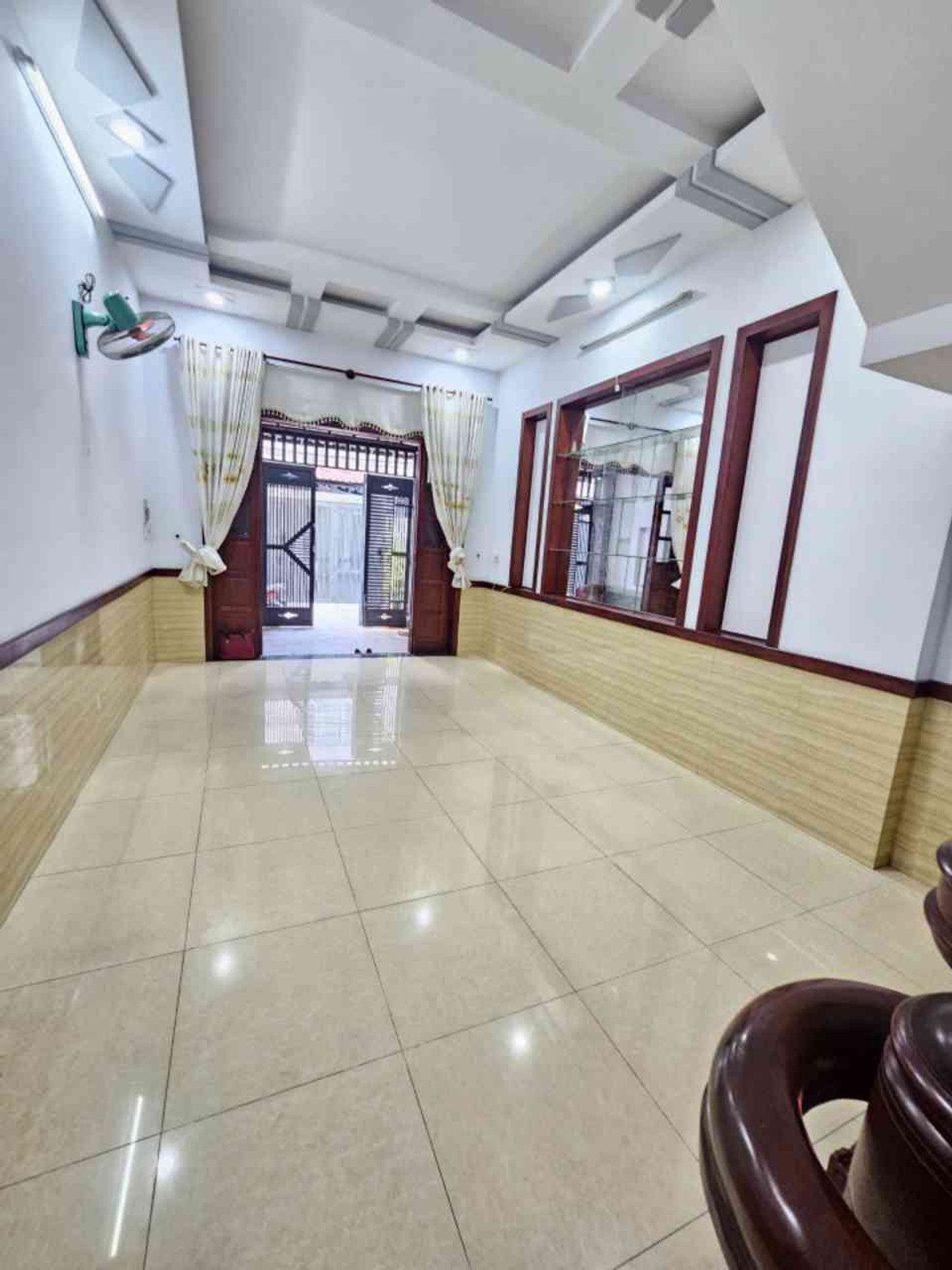 Nhà phố 3 tầng 4 phòng ngủ tại Quận 12 cần bán