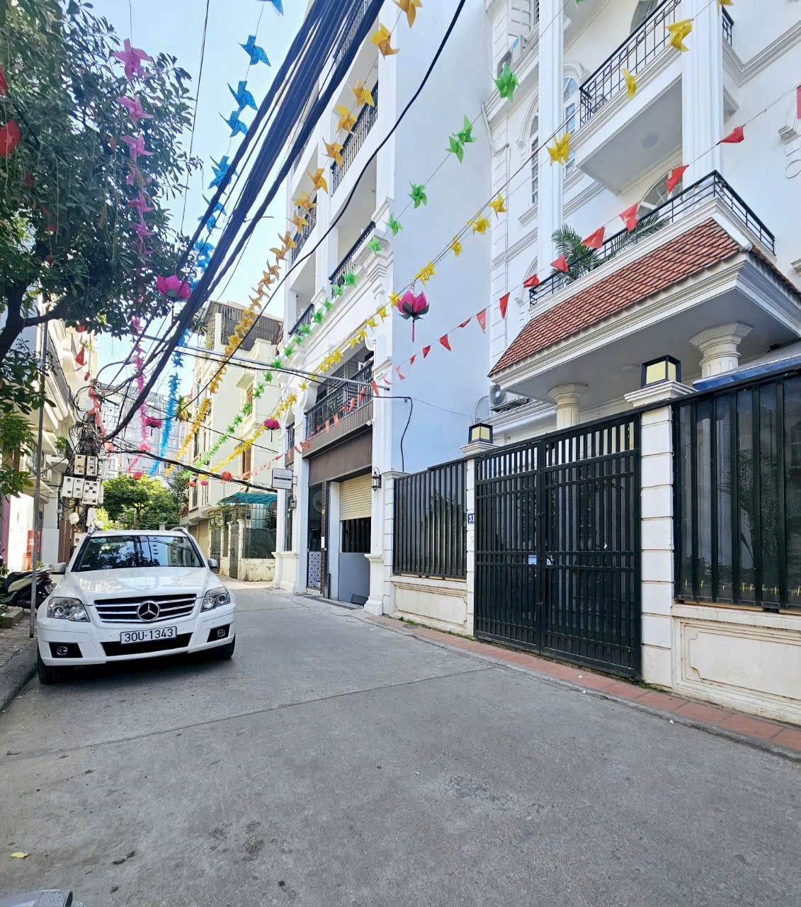 Bán biệt thự 3 tầng hiếm ở ngõ phố Tô Ngọc Vân, gần Hồ Tây, ô tô 16 chỗ vào