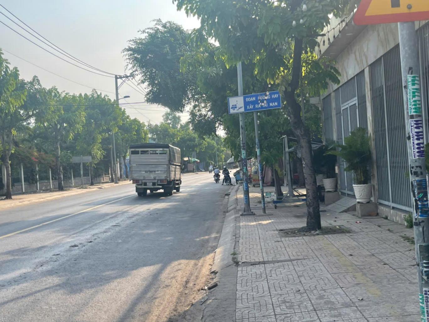 Bán nhà 300m, mặt tiền Nguyễn Văn Bứa, Hóc Môn