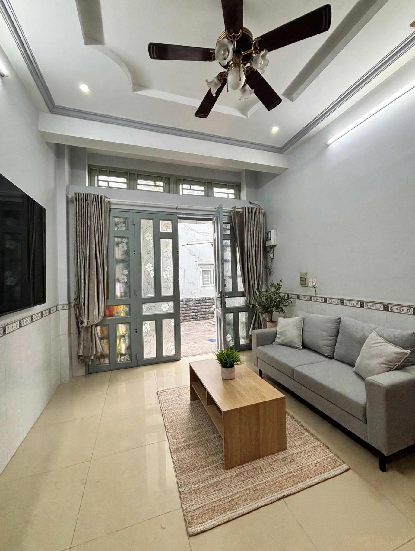 NHÀ 3 TẦNG - BẾN VÂN ĐỒN - 34m2 - Hẻm ô tô - Nở hậu tài lộc - 6.6 TỶ