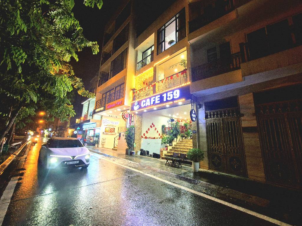Bán nhà mặt phố Nhật Chiêu view Hồ Tây, hai mặt phố, thang máy hiện đại