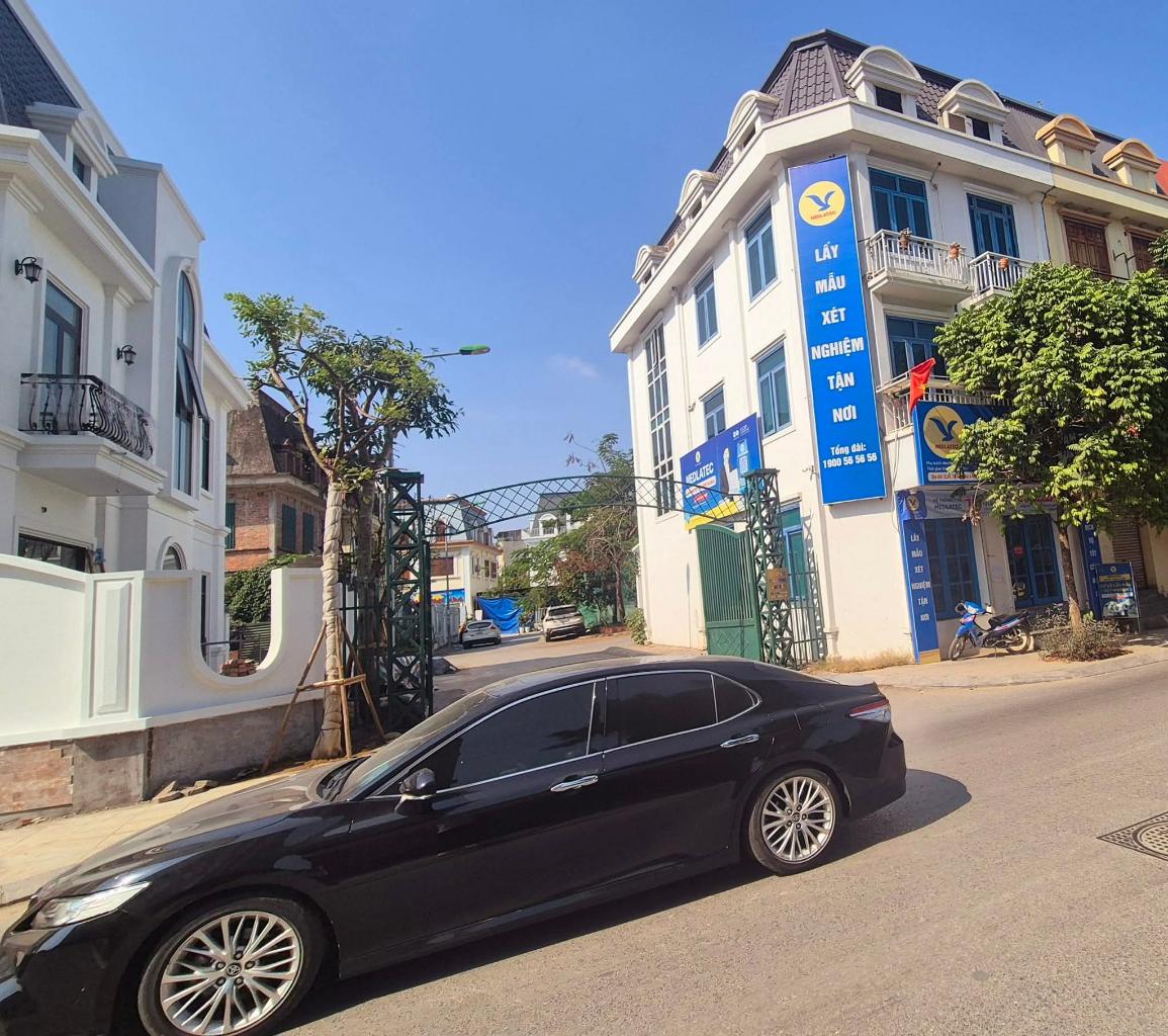 Bán nhà mặt phố Sa Đôi 4 tầng, mặt tiền 6m, vị trí kinh doanh thuận tiện