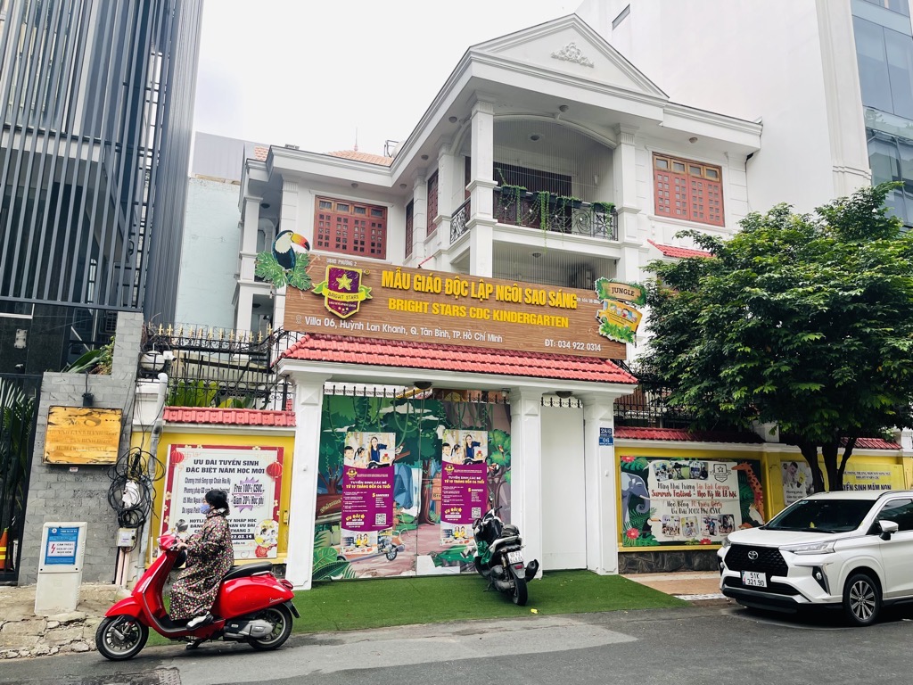Biệt thự mặt phố 4 tầng gần sân bay, Nhà ga T3, Hoàng Hoa Thám, diện tích 240m²