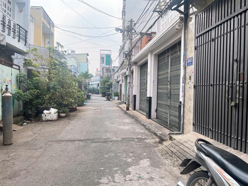 Nhà trung tâm Bình Tân, Bình Trị Đông
4 tầng. , 6ty950. Đường xe tải tránh