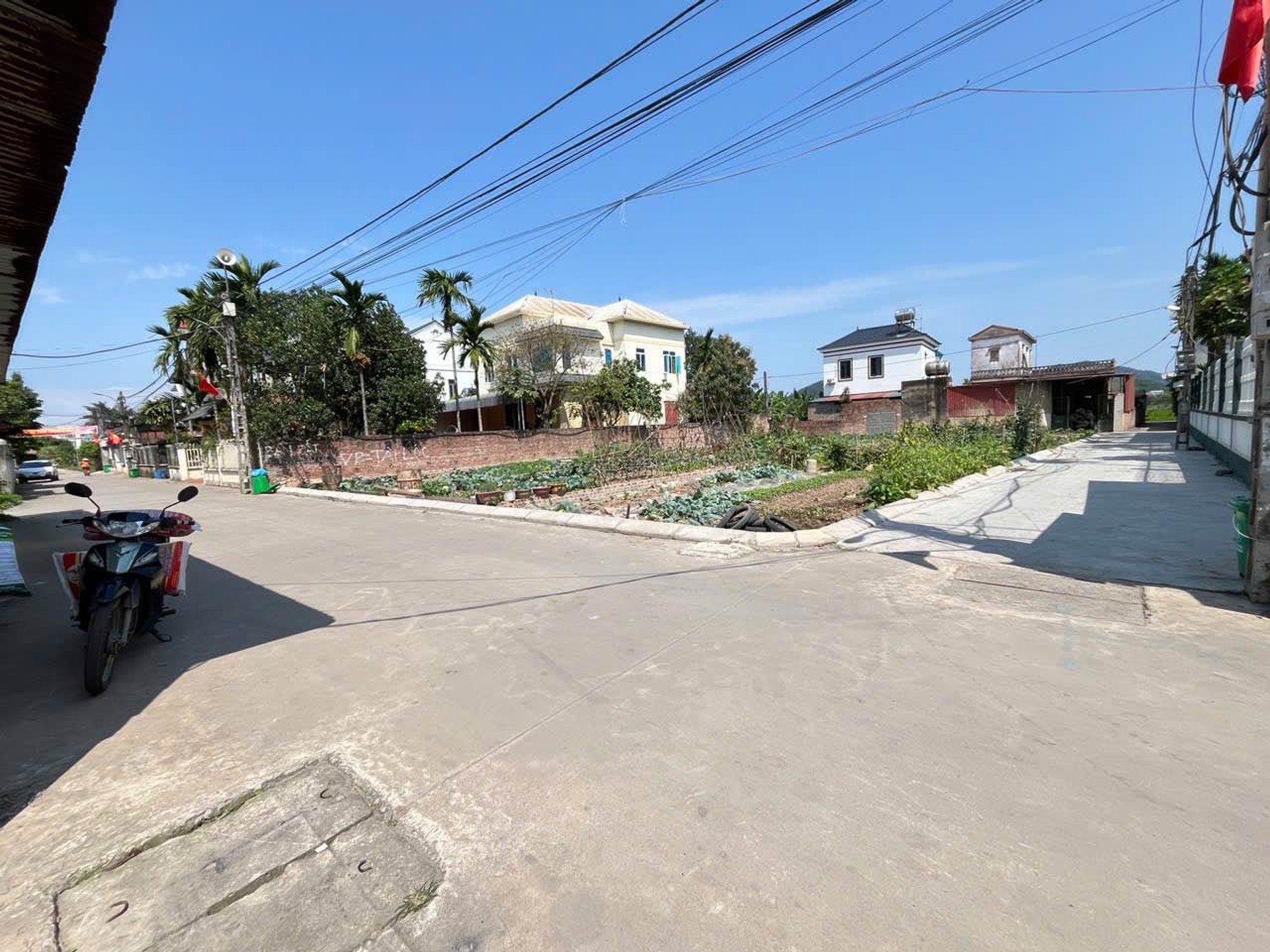 Đất lô góc nội bài giá hợp lý, dân cư đông đúc