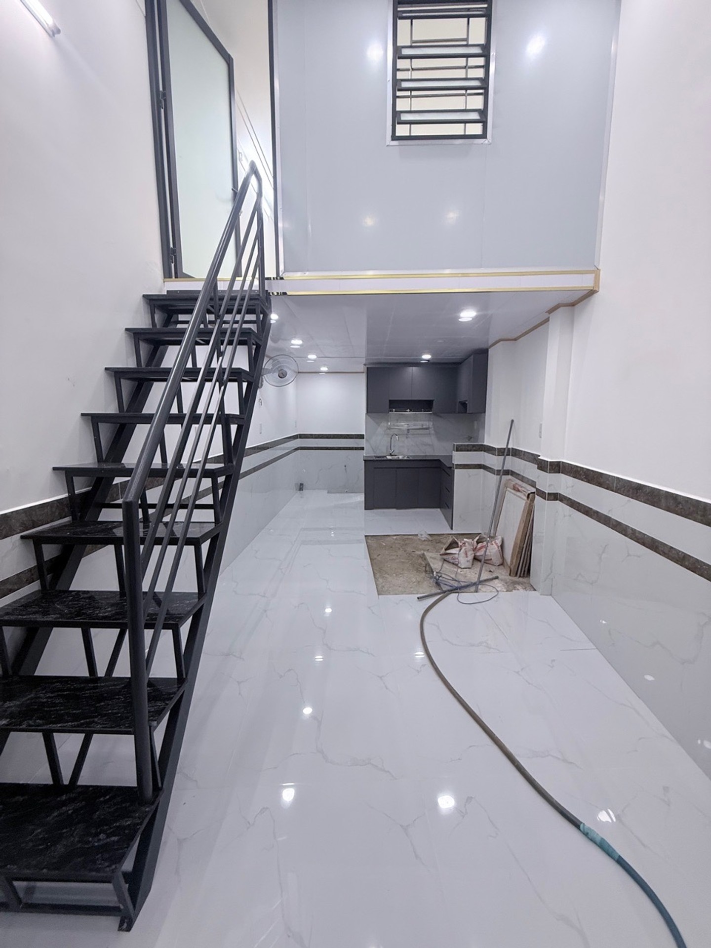 Bán nhà riêng 2 tầng tại Phường Trung Mỹ Tây, Quận 12, diện tích 30m2 nở hậu