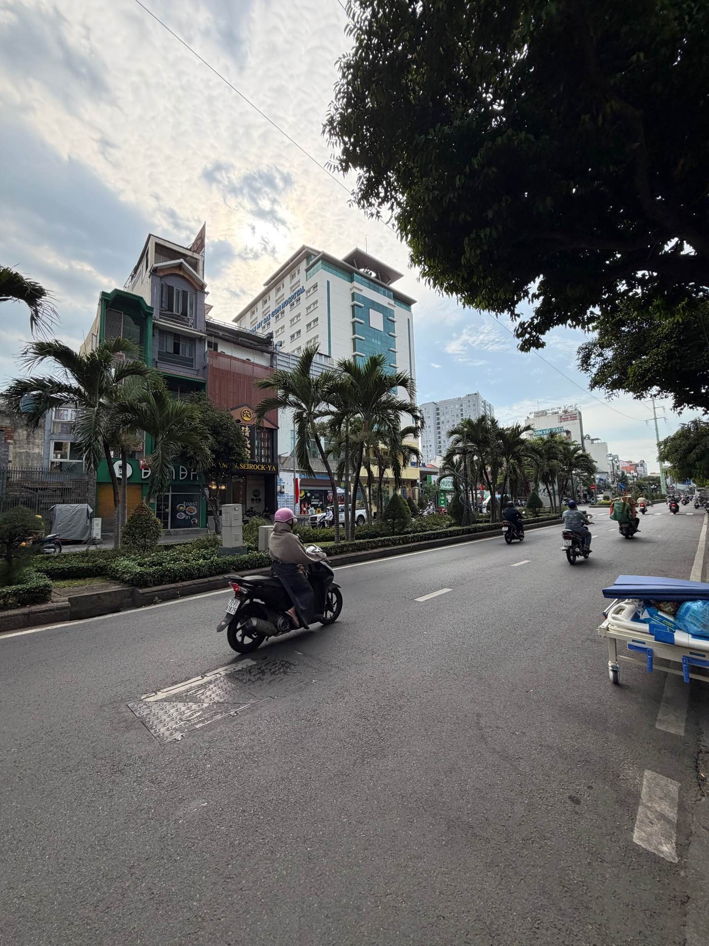 Nhà Phú Nhuận Siêu Đẹp - Gần Bệnh Viện Hoàn Mỹ, Giá Tốt