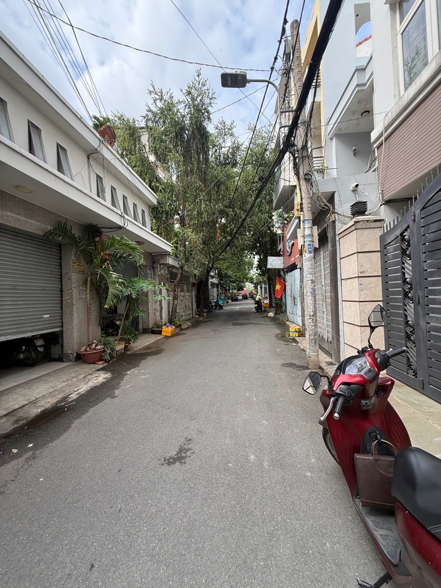 Nhà đẹp hẻm xe hơi Gò Dầu, rộng rãi, giá tốt