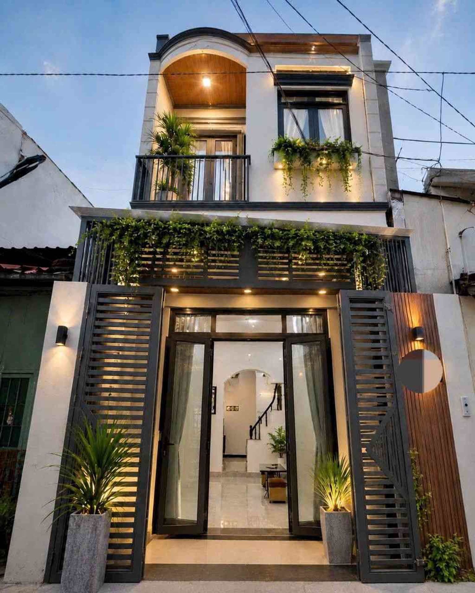 Nhà 2 tầng xinh xắn gần chợ Phạm Văn Bạch