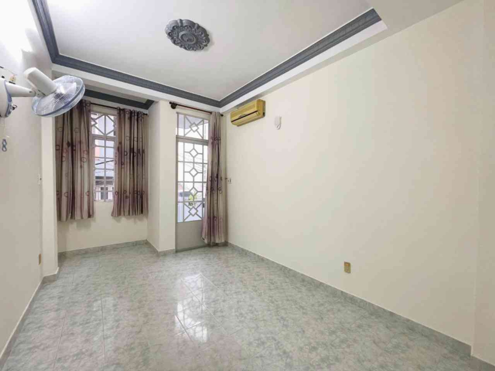 Bán nhà riêng 4 tầng 4 phòng ngủ tại khu vực Huỳnh Văn Bánh, giá hấp dẫn