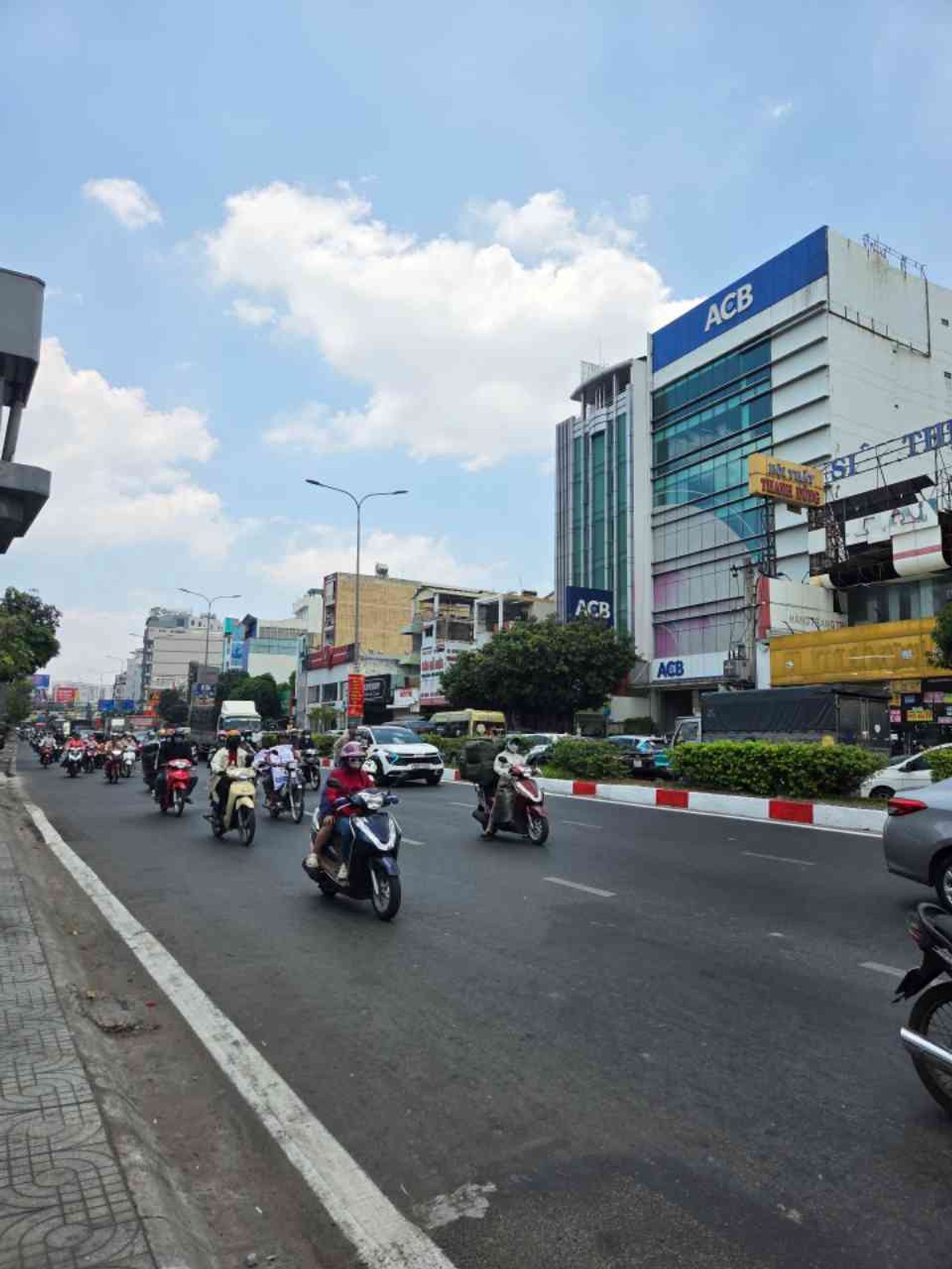 Nhà mặt phố Cộng Hòa, đầu tư sinh lời cực đỉnh
