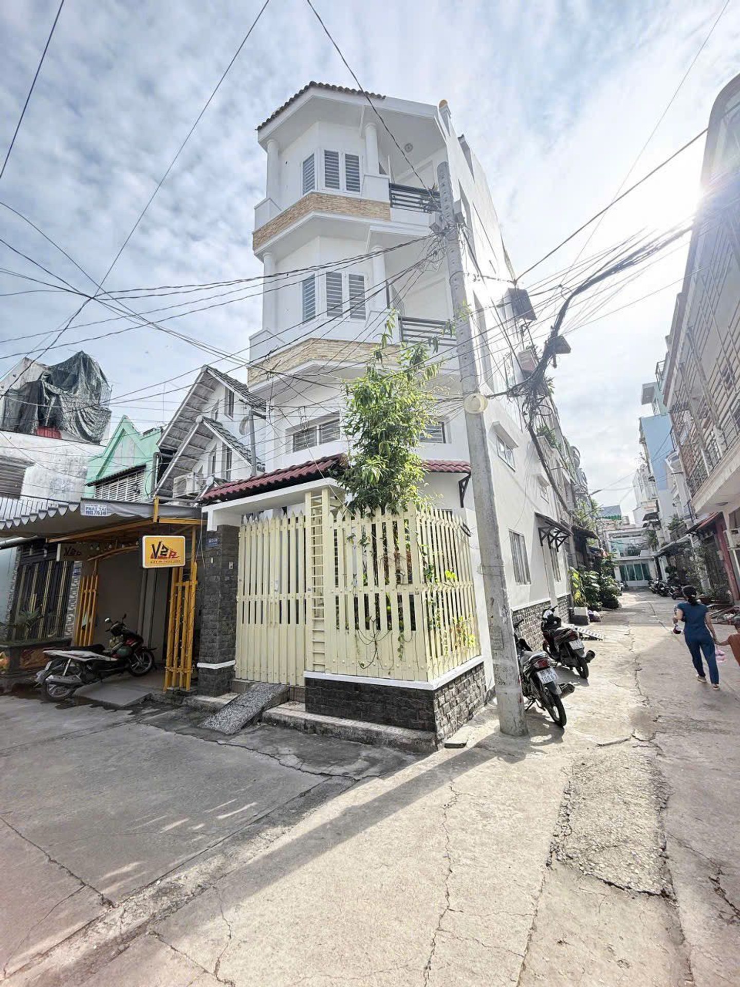 Nhà Lô Góc 5 Tầng Phan Sào Nam - Ngay Trung Tâm Tân Bình