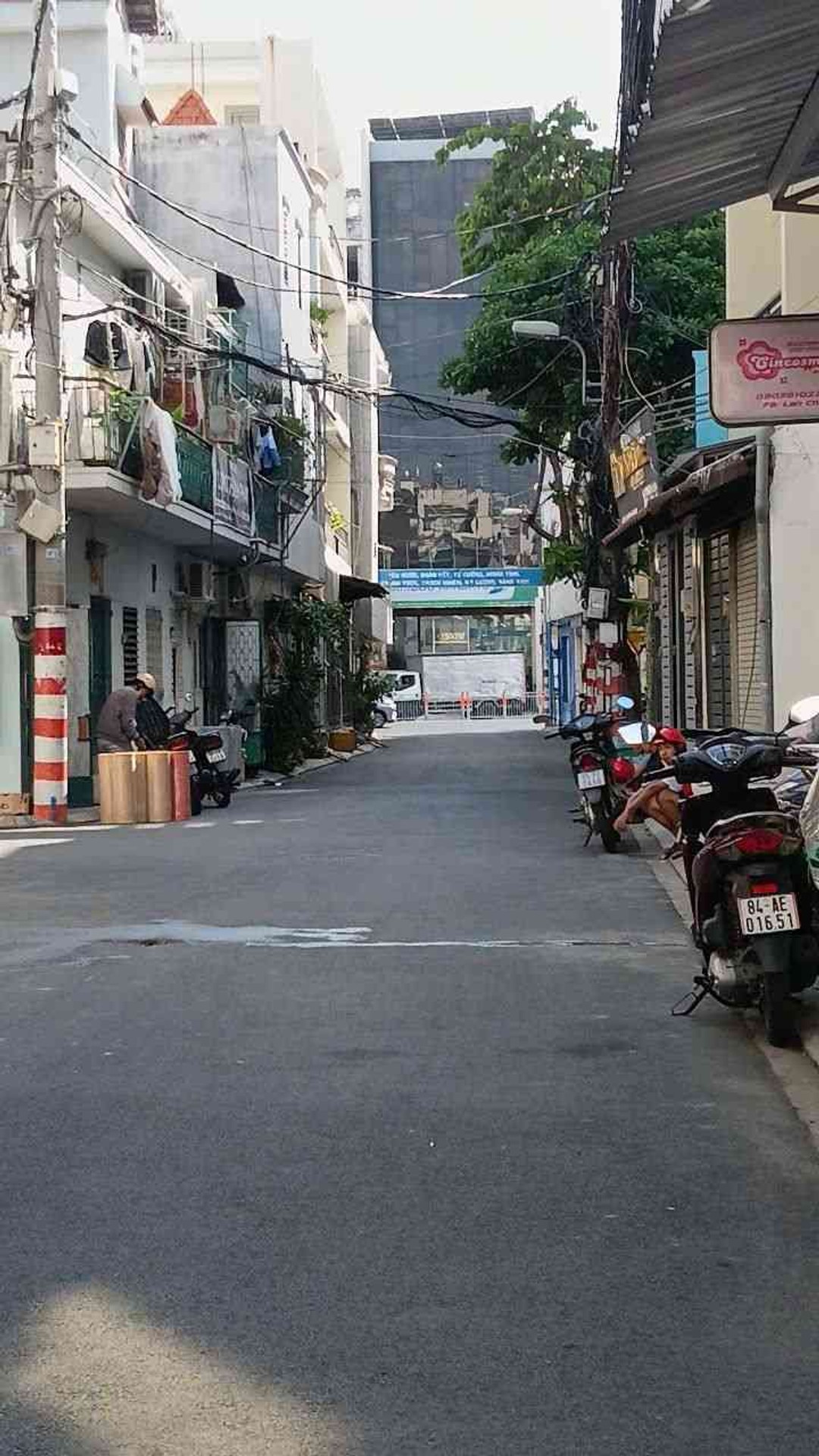 Nhà 2 tầng hẻm xe hơi Cộng Hoà giá tốt