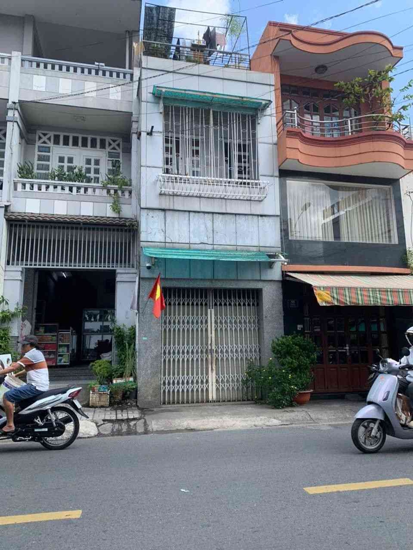 Nhà 4 Tầng Mặt Phố Văn Cao - Kinh Doanh Sầm Uất