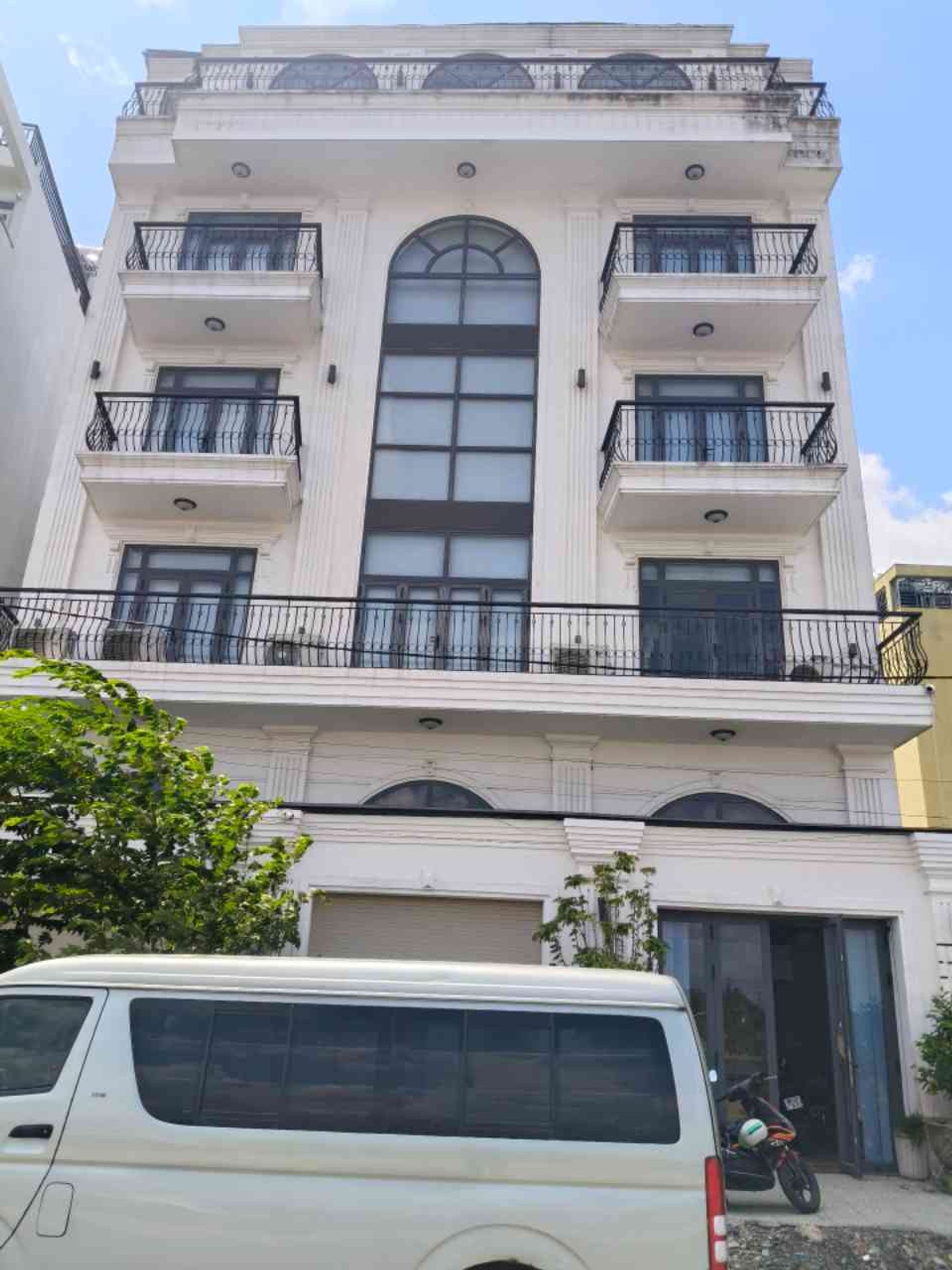 Bán tòa nhà văn phòng mặt tiền phường An Hội Tây, quận Gò Vấp, view sông, diện tích 195m2