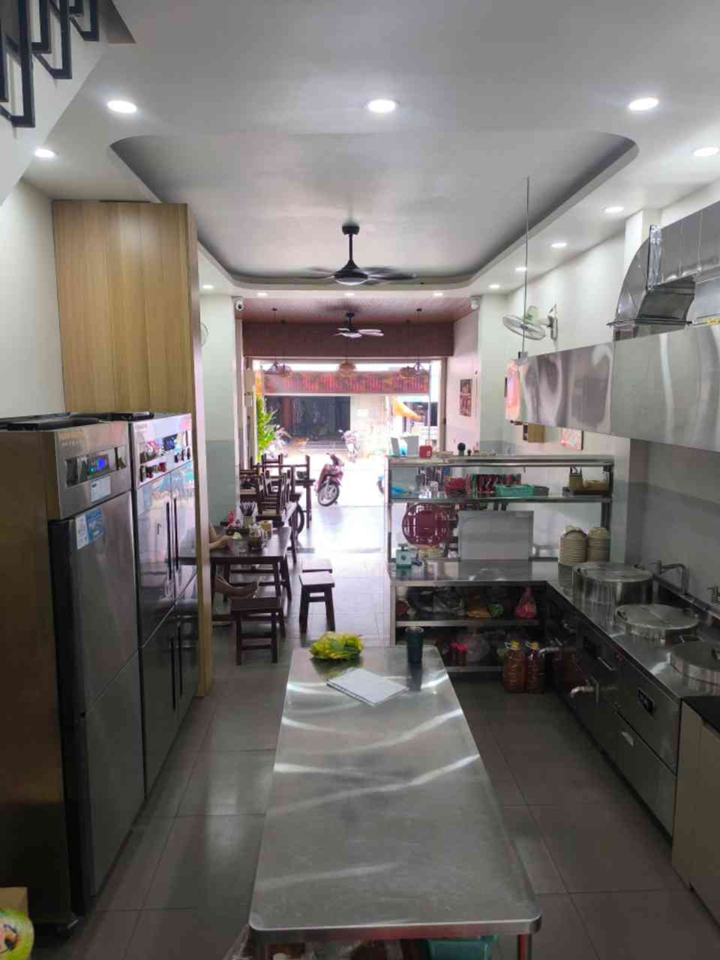 💥 MẶT TIỀN TX13 – VỪA Ở VỪA KINH DOANH 💥
🏪 Đường lớn,🍜 Hiện đang cho thuê kinh doanh15tr tháng