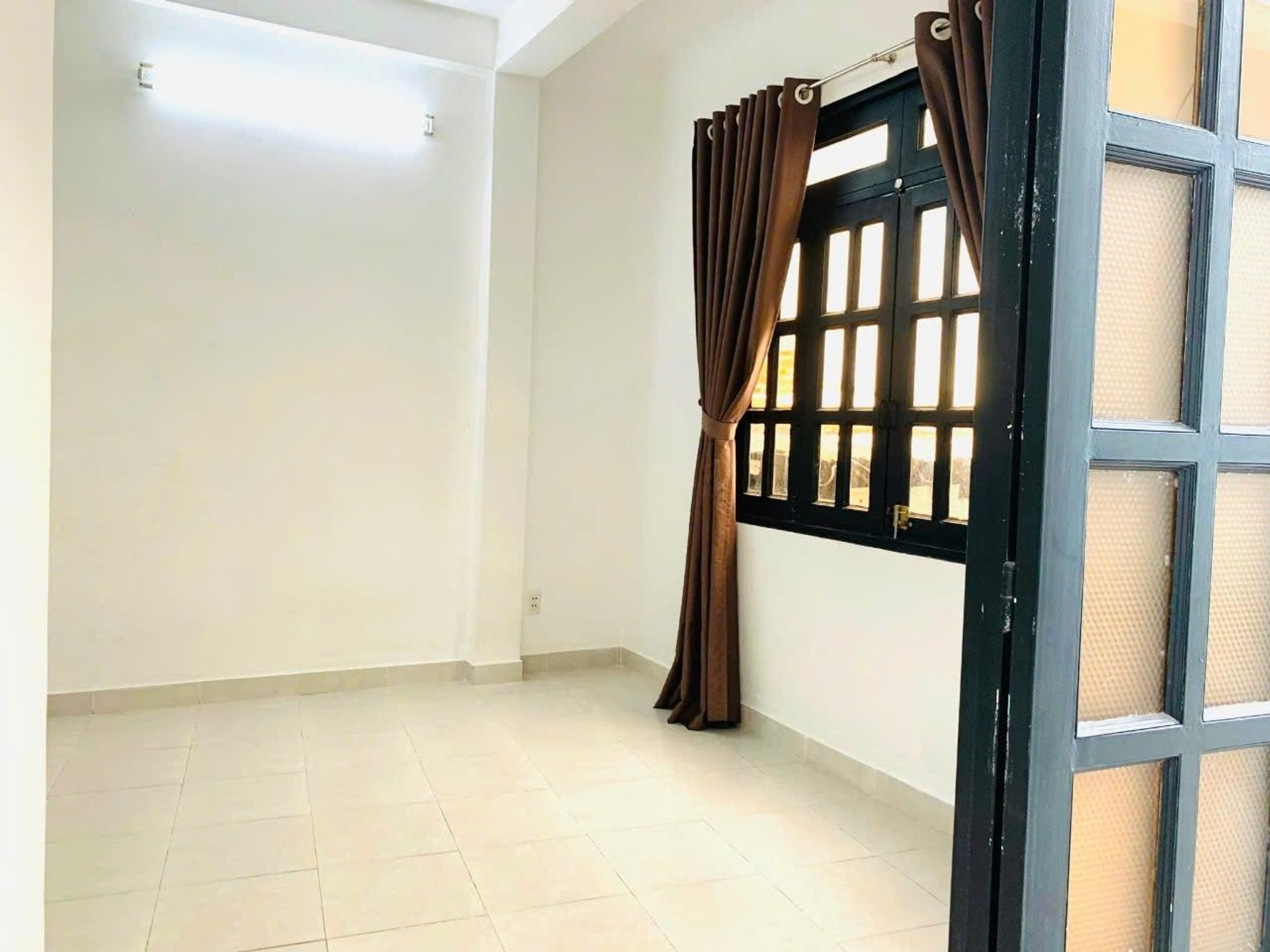 Bán nhà 3 tầng gần 30m2 - khu ẩm thực Phan Xích Long giáp Q1 chỉ 4.x tỷ