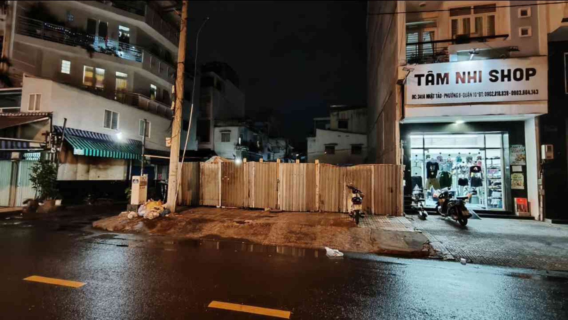 Nhà đất 2 mặt tiền rộng thoáng, gần chợ Nhật Tảo
