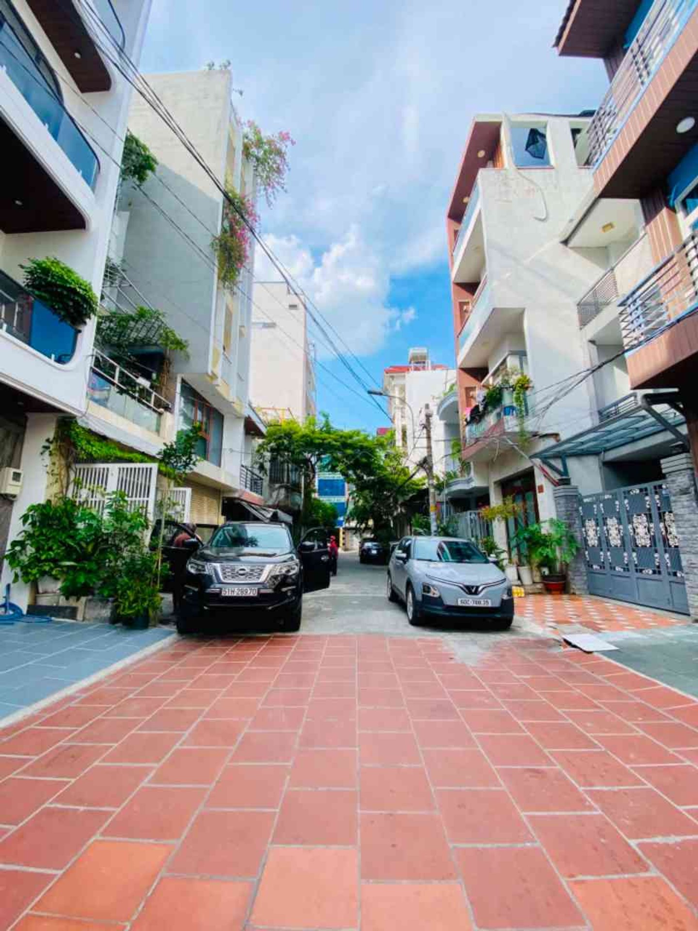 Nhà 4 Tầng 5PN Hẻm 10m Khu Phân Lô VIP Phan Huy Ích