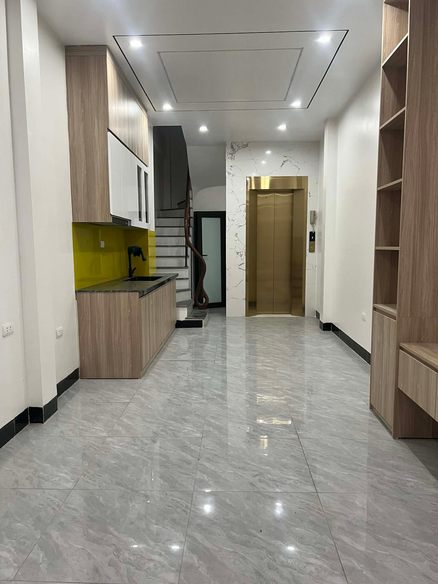 Bán nhà 4 tầng có thang máy tại Mậu Lương, Kiến Hưng. giá 8 tỷ