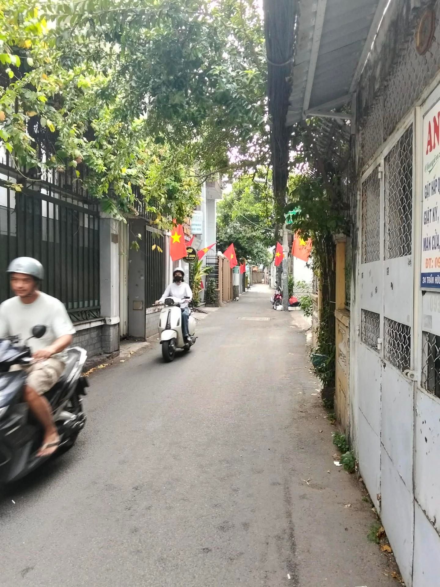 Nhà Phú Nhuận 4 Tầng Đẹp Lung Linh, Gần Mặt Tiền