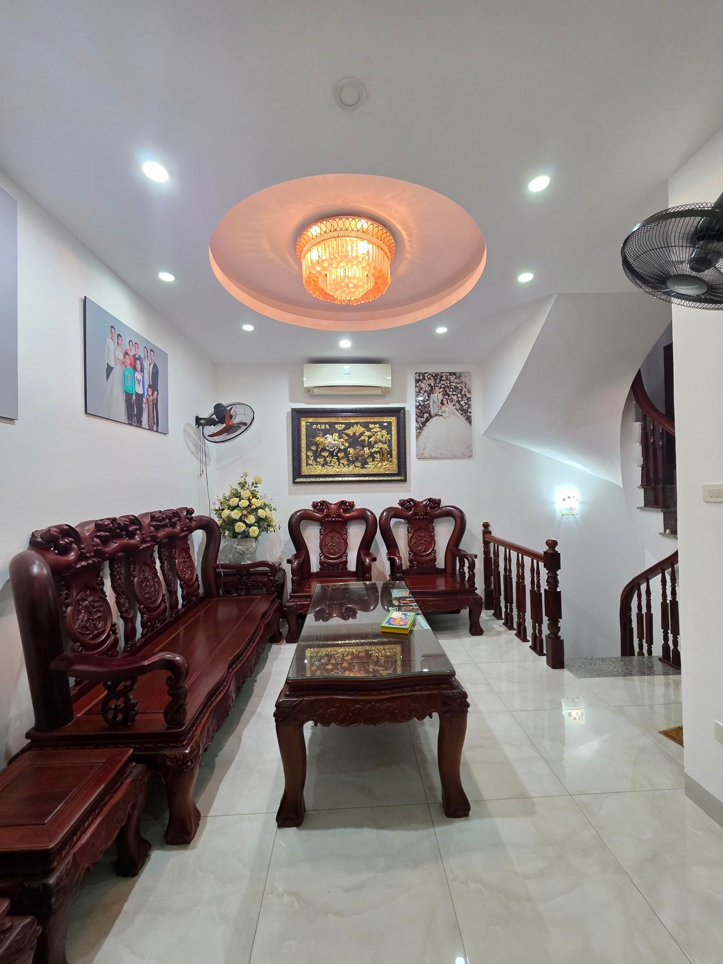 Nhà 5 tầng lô góc gần hồ Văn Quán, đầy đủ tiện ích. chỉ 6.43 tỷ