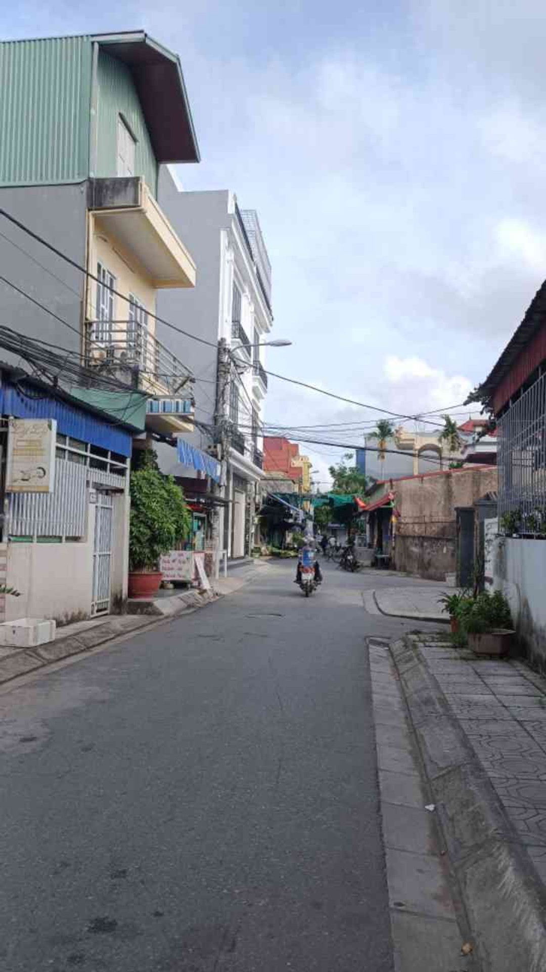 Nhà lô góc 3 tầng sáng thoáng, đường ô tô tải đỗ cửa ở Hạ Đoạn 3