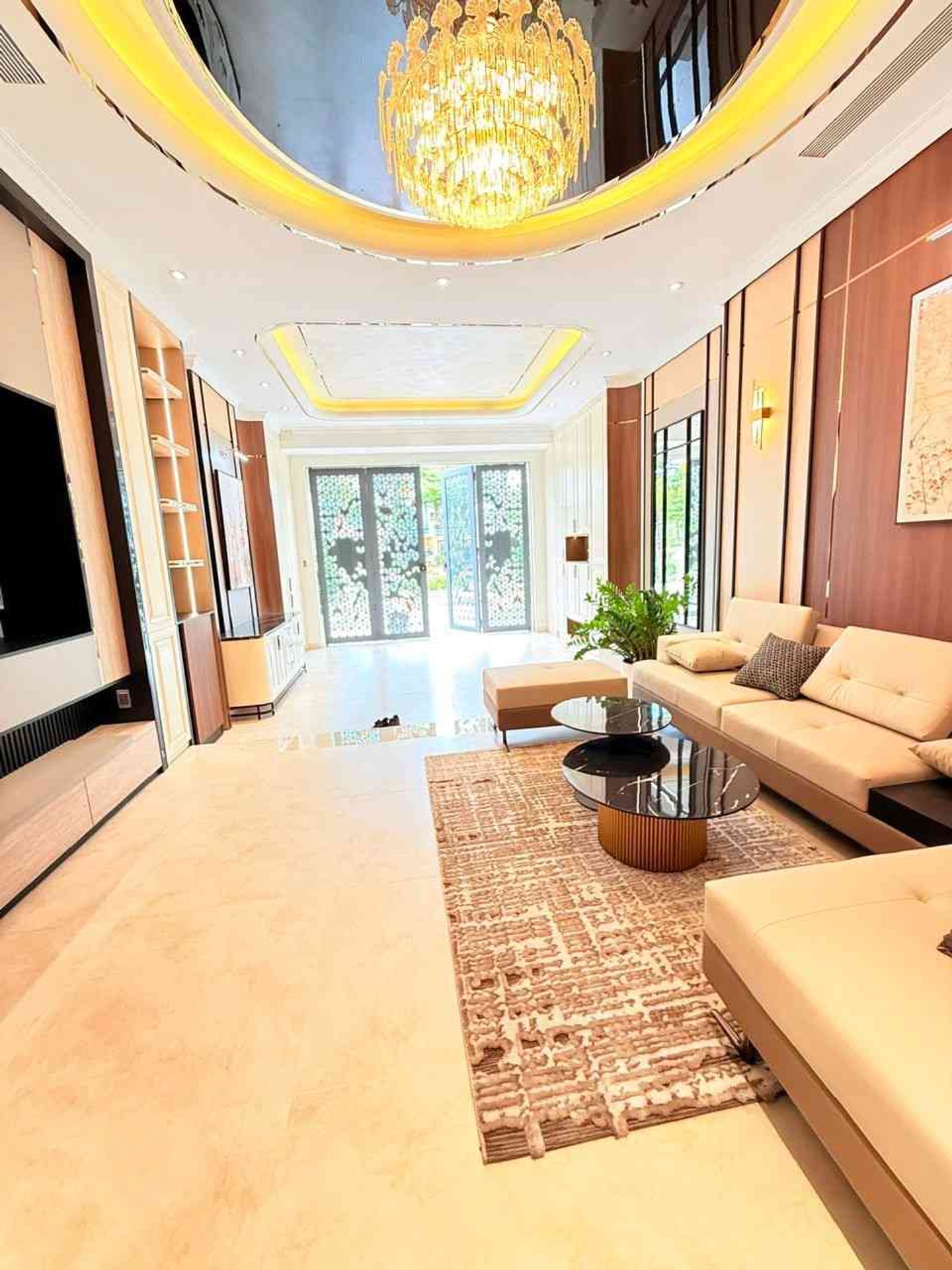 Bán nhà mặt phố quận 7, nhà 4 tầng hiện đại, mặt tiền 5m, giá 18.9 tỷ