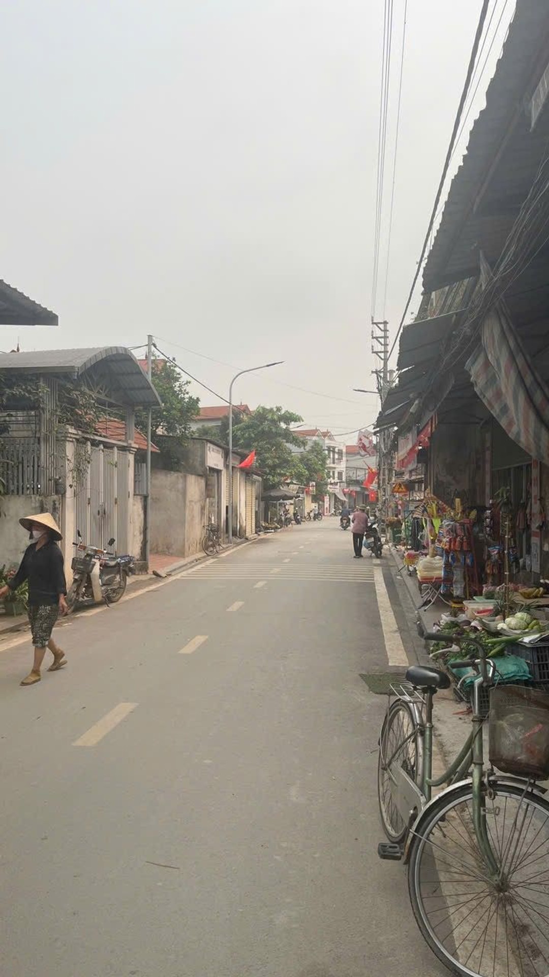 Nhà lô góc mặt tiền rộng, vị trí vàng ngay gần cầu Thượng Cát