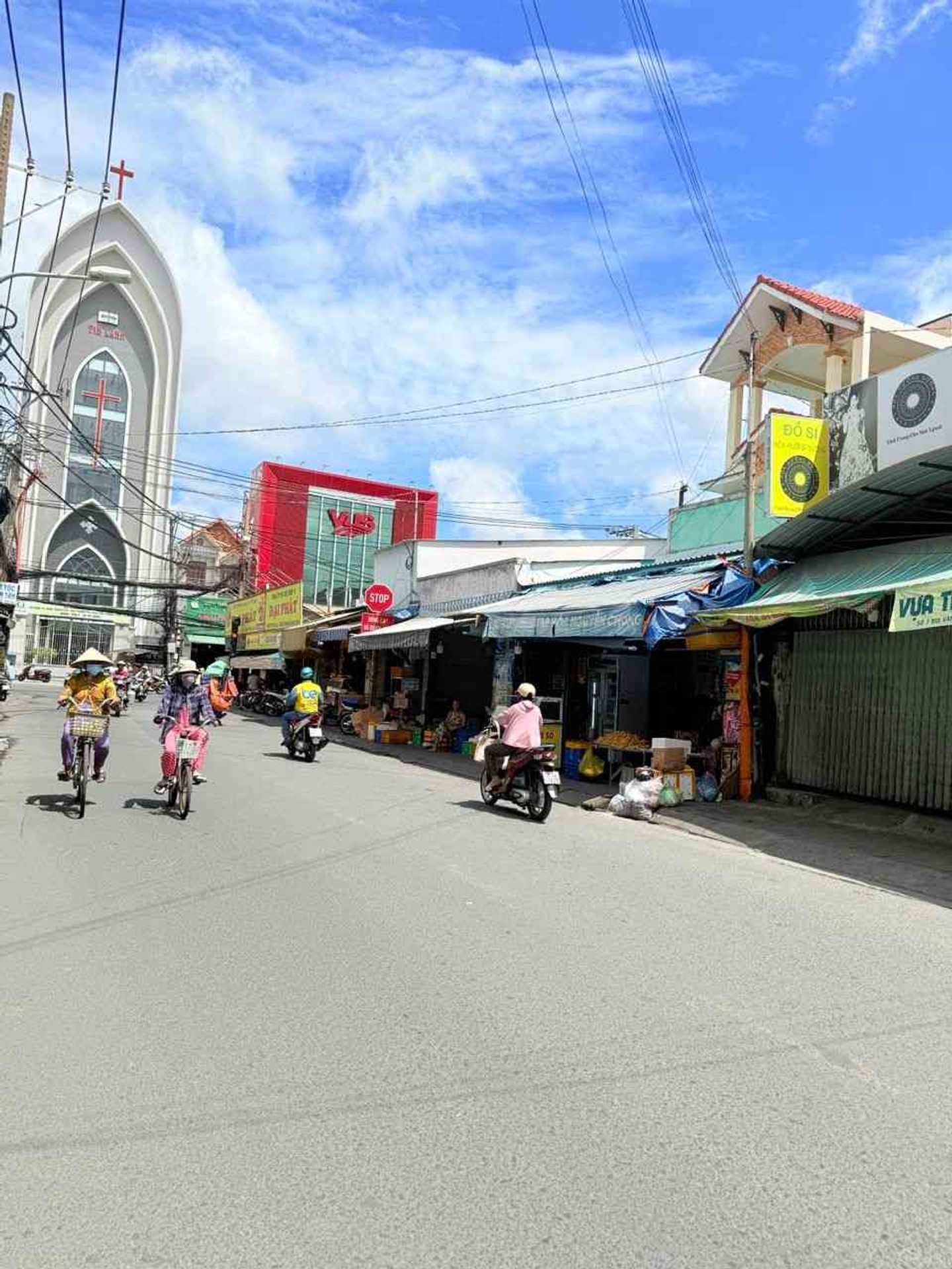 Bán nhà mặt phố phường Tân Thuận Đông quận 7, diện tích 147.6m2, mặt tiền rộng 11.8m