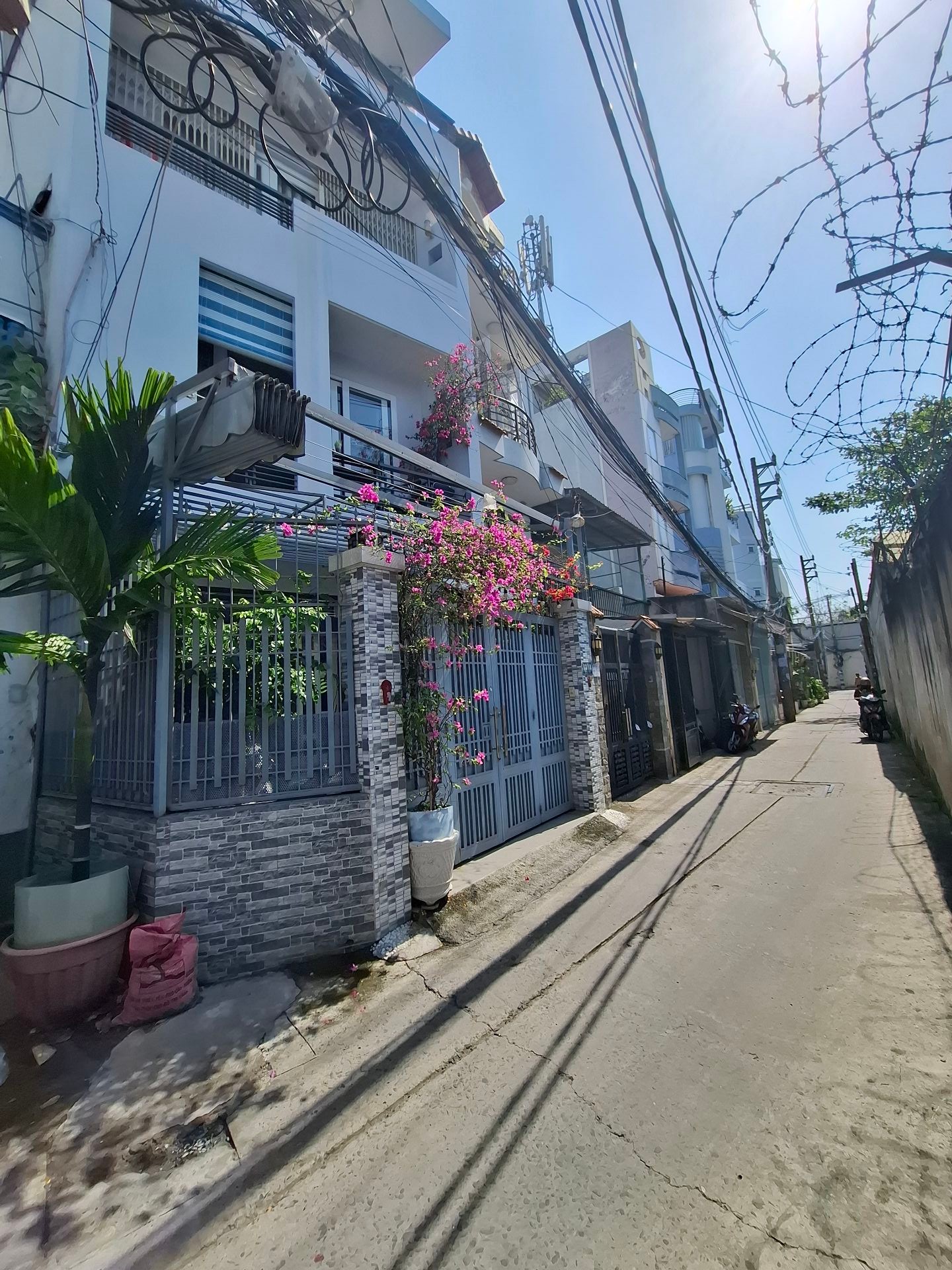Nhà Riêng 4 Tầng Hiện Đại Gò Cẩm Đệm - Sống Xịn, Tậu Ngay!