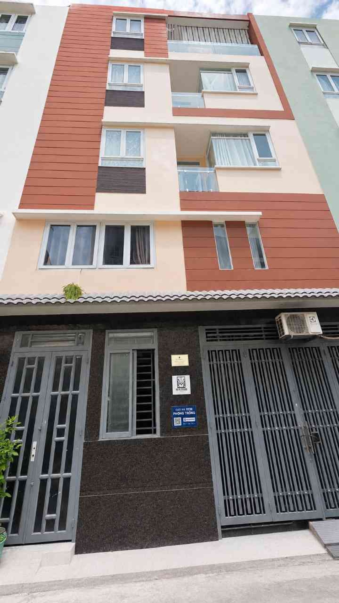 Nhà 5 tầng hiện đại rộng rãi ngay Phan Đăng Lưu, giá cực tốt
