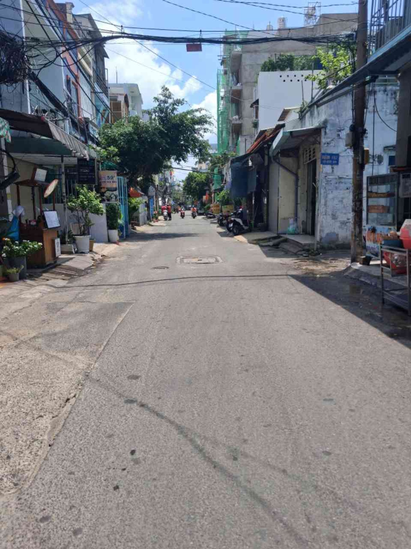 Nhà mặt tiền 6.5m, vị trí đắc địa, sẵn kinh doanh ngay!