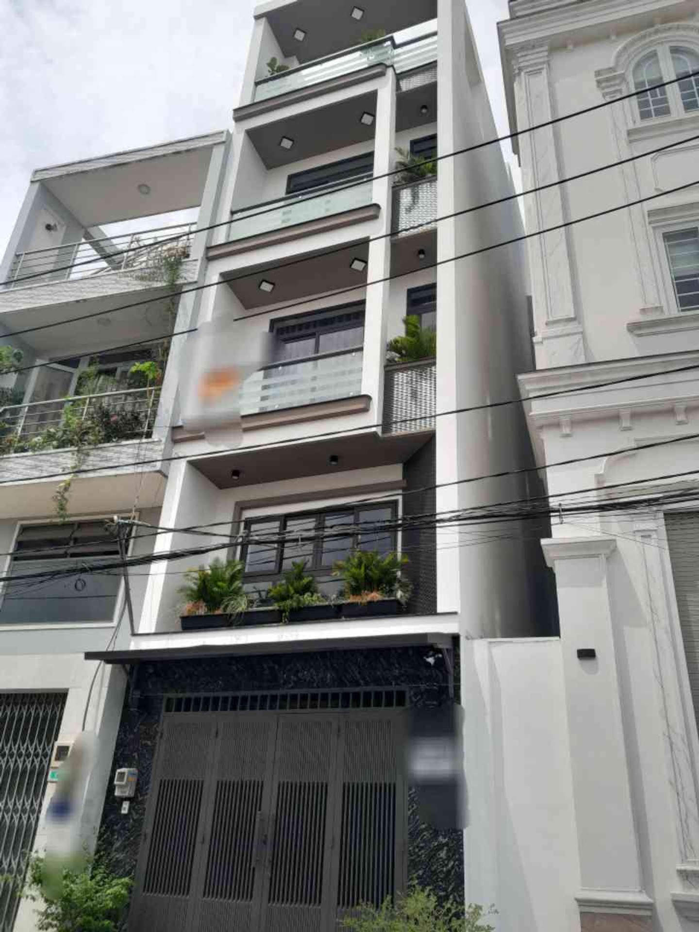 Ngang 4 m dài 16.1 m
- Hẻm xe tải thông, nhà mới đẹp thoáng.
- Nhà 4PN , 5 WC .phòng khách , phòn