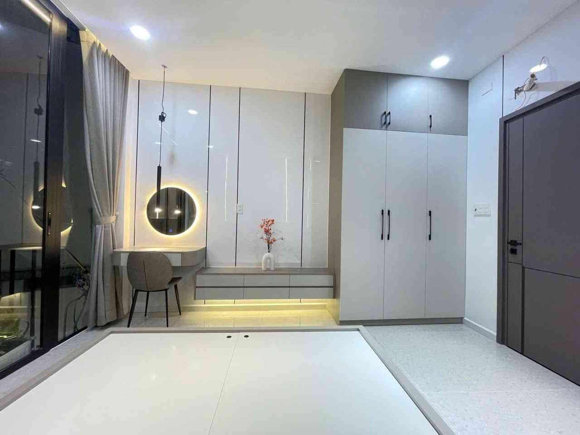 Nhà 4 Tầng Hiện Đại Tặng Nội Thất Full ở Âu Cơ