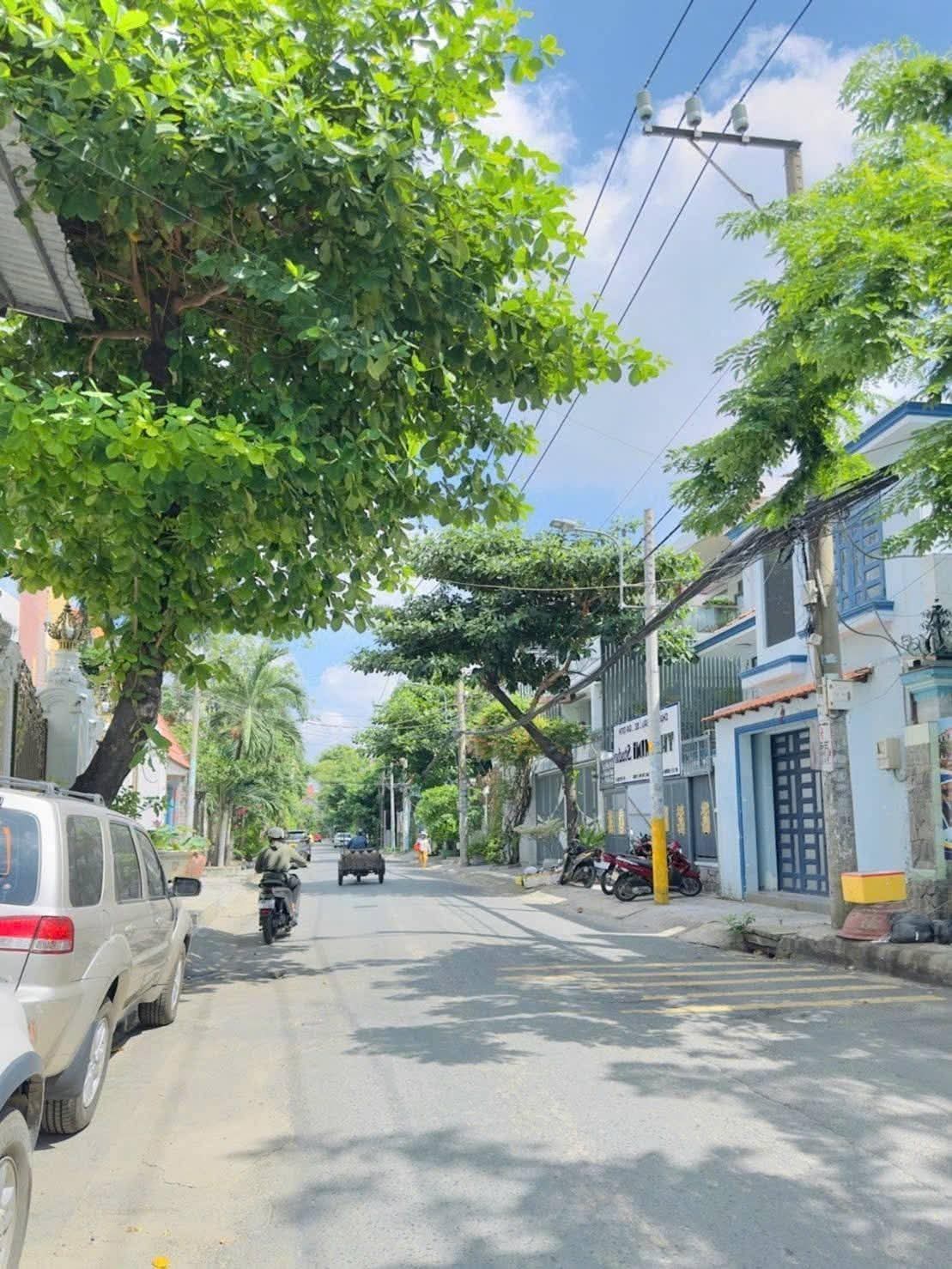 🔥 LÔ GÓC KHÔNG LỘ GIỚI – PHỐ CAO TẦNG – HẺM NHỰA 10M 🔥

🏡 4.5x17m • 3 tầng • 7PN • vừa ở vừa có