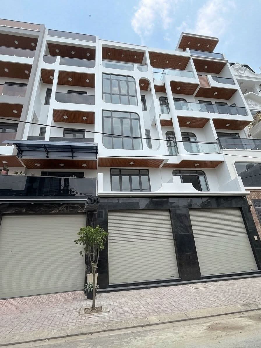 CHỈ 10T NHỈNH CÓ NGAY NHÀ 5TẦNG MỚI ĐẸP FULL NỘI THẤT CAO CẤP ĐƯỜNG 15M CÓ LỀ NGAY AEON MAILL , CEL