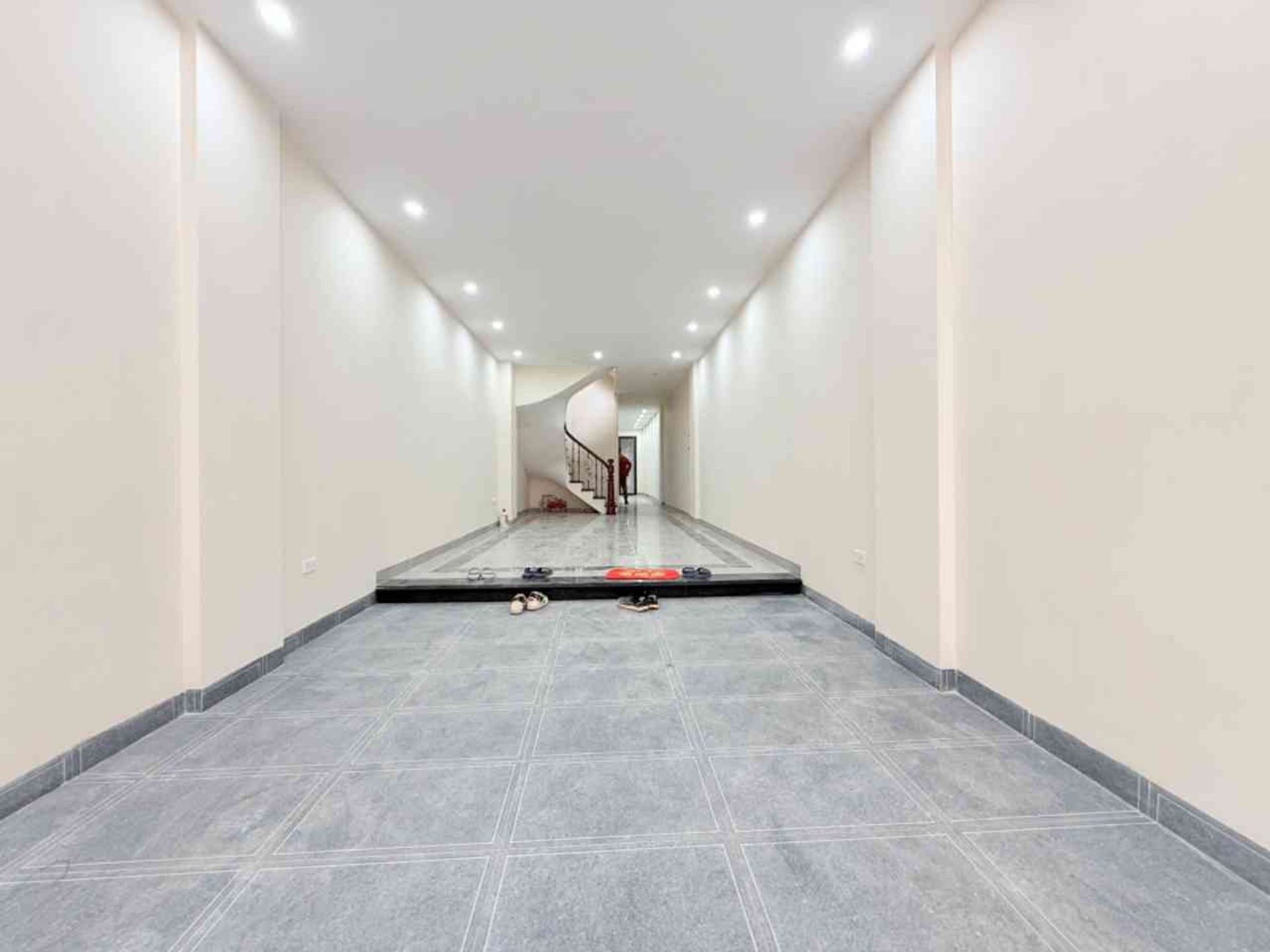 Nhà 6 tầng có gara ô tô, thang máy tại An Trạch