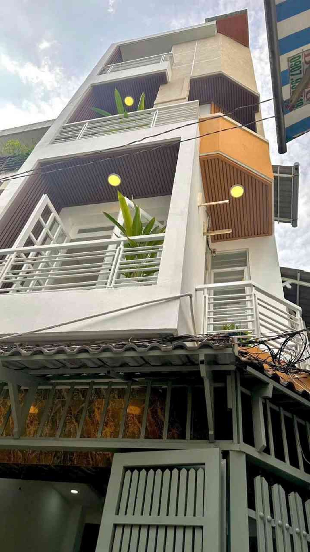 Nhà Phú Thọ Hòa 4 tầng góc 2 mặt tiền, giá hời chốt trong tuần