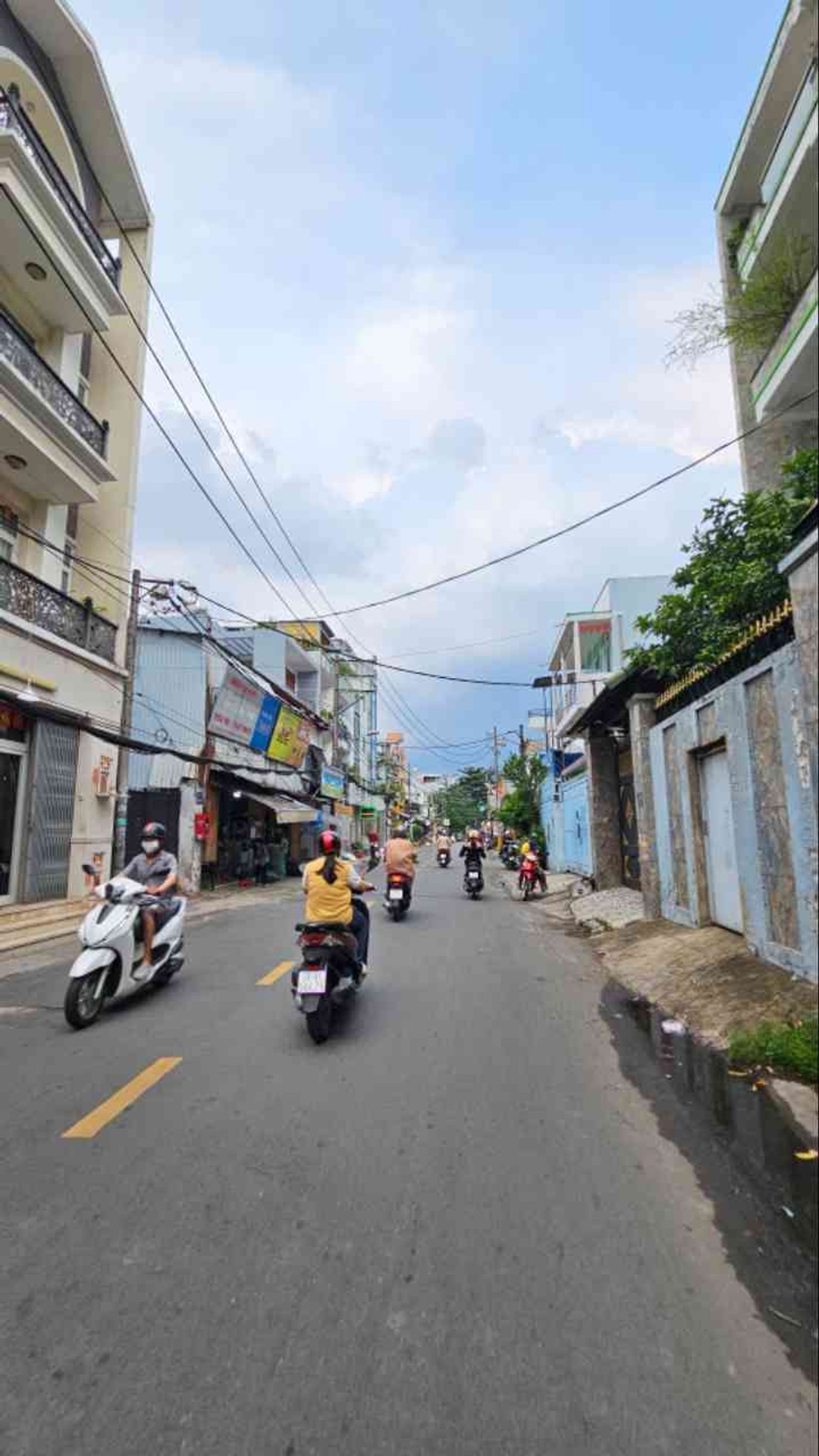 Nhà mặt phố sang trọng bên ngã tư Âu Cơ - Lạc Long Quân, tiềm năng kinh doanh đỉnh cao