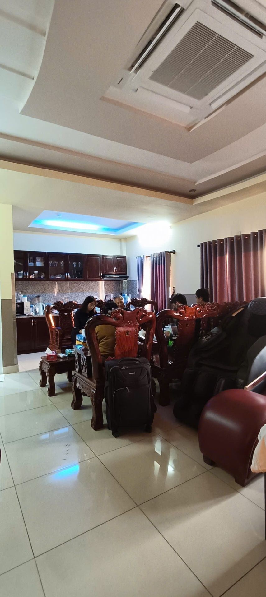 Bán khách sạn 9 tầng kinh doanh sầm uất tại Bình Tân
