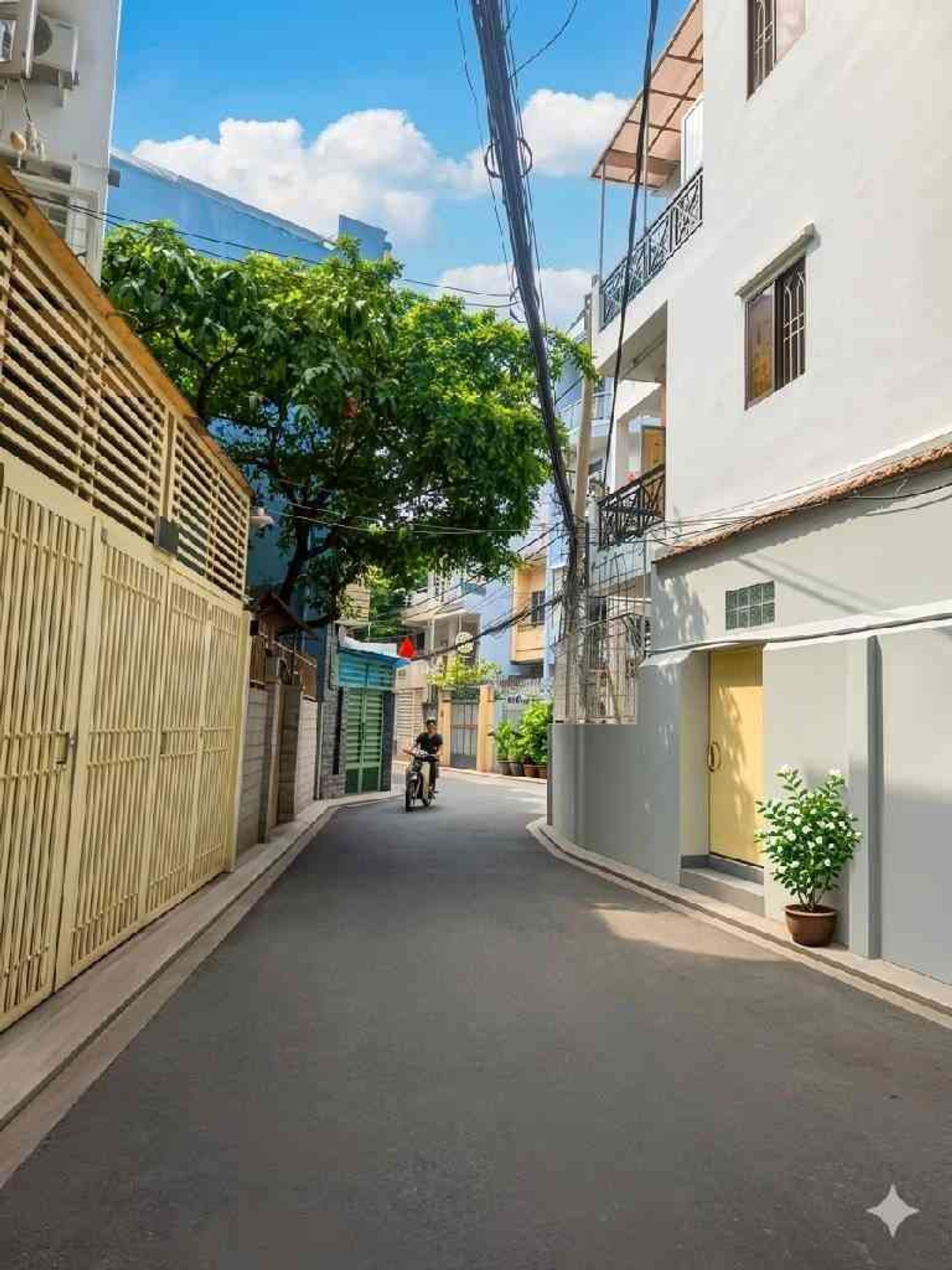 Nhà riêng 3 tầng rộng 109m², mặt tiền 6.4m tại phường 7, Bình Thạnh