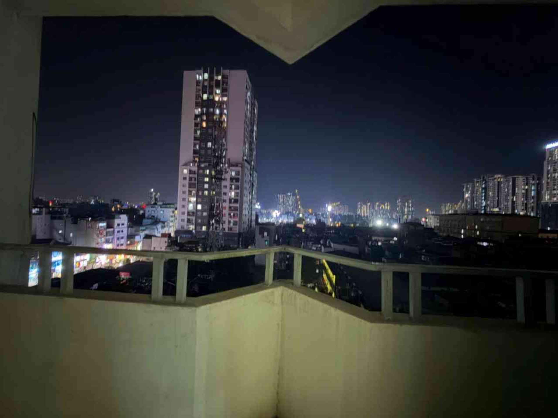 Bán căn hộ 2 phòng ngủ quận Thanh Xuân, vị trí trung tâm, 3 ban công thoáng sáng