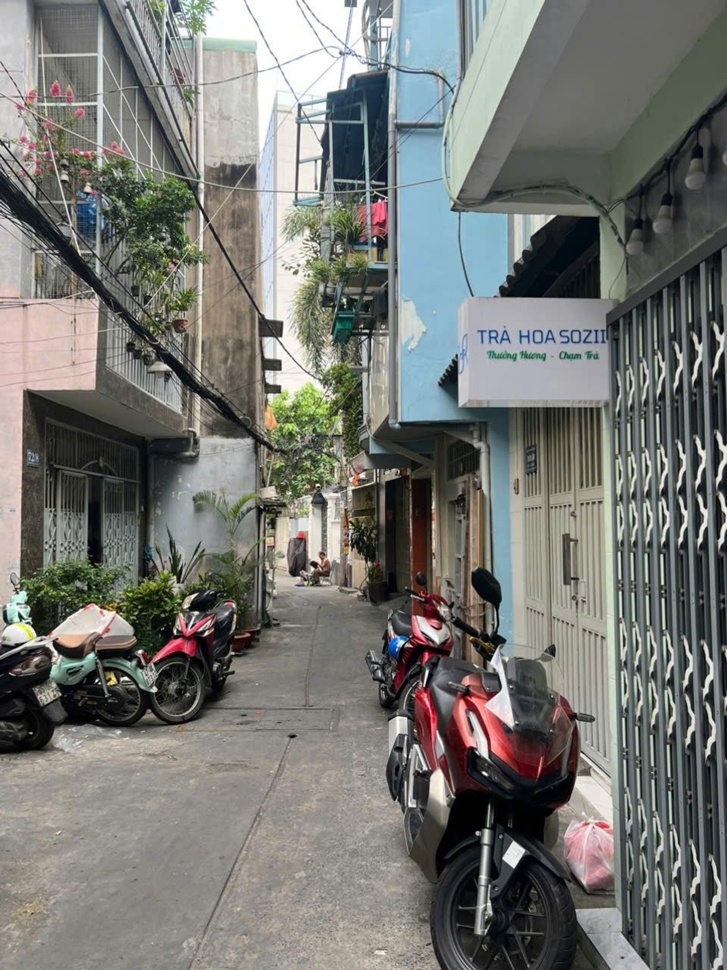 Nhà riêng 2 tầng hướng Nam hẻm thông, gần Quận 1, Phú Nhuận